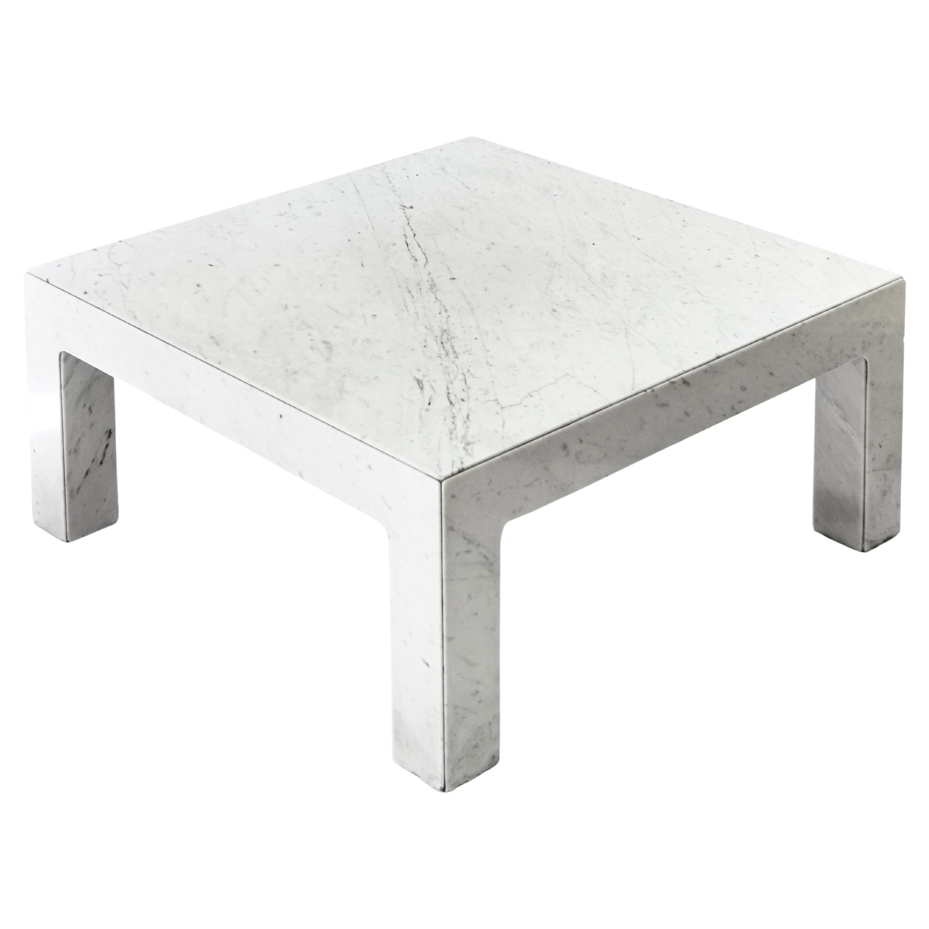 Mesa baja de mármol de Carrara, Atribuida a Alberto Churba, Argentina, hacia 1970