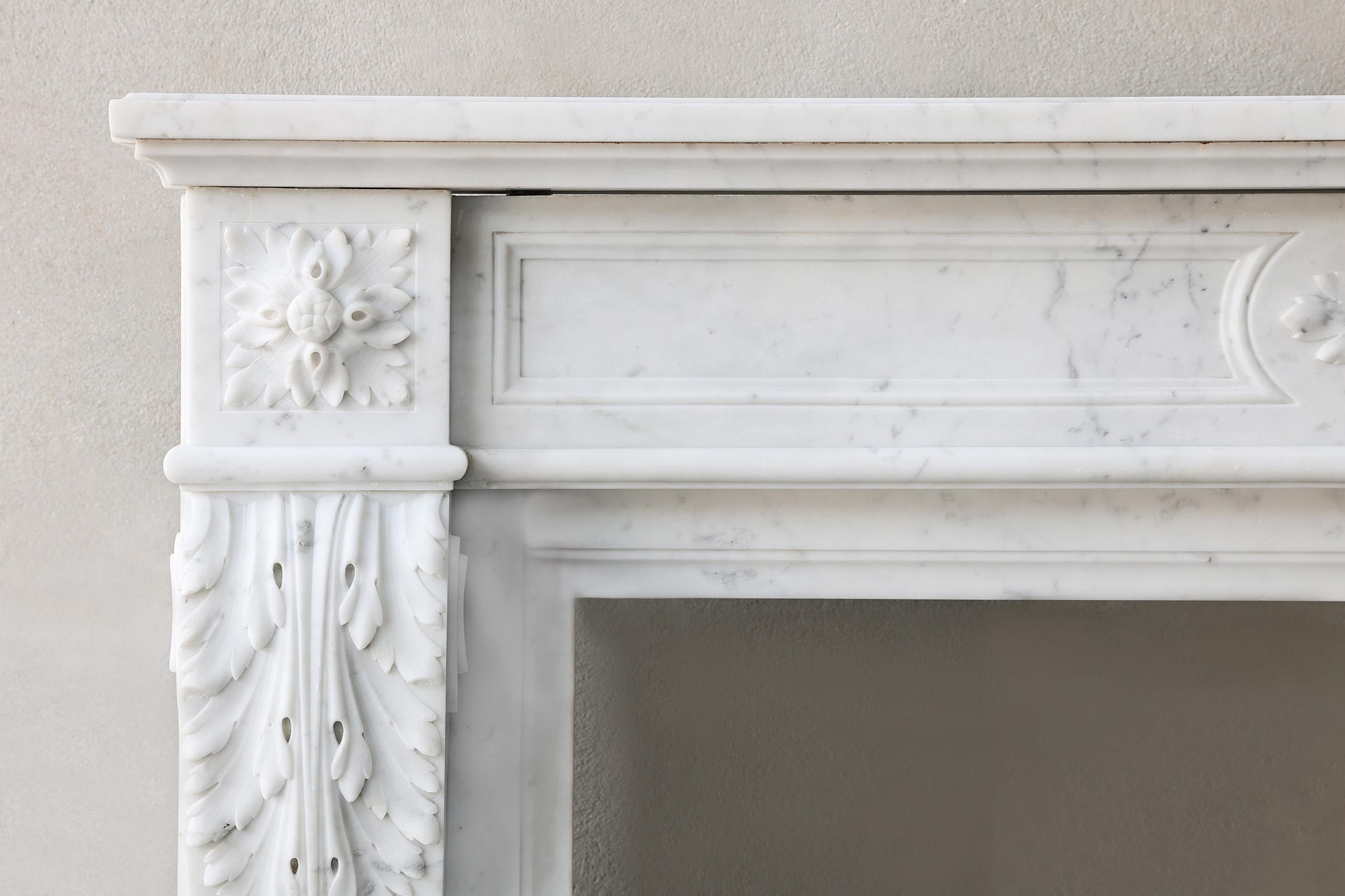 Antique Marble Chimneypiece In Good Condition In Made, NL