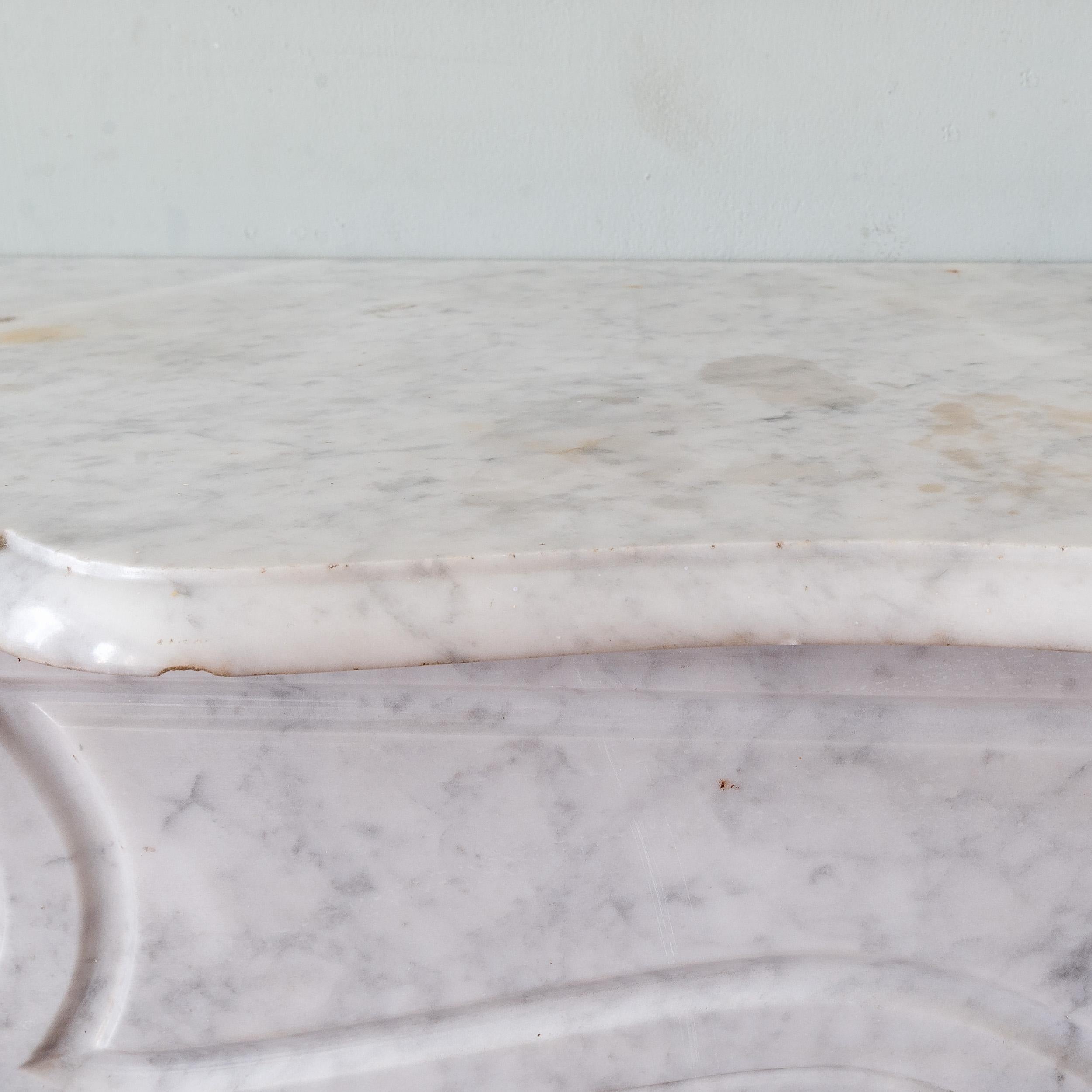 Cheminée Pompadour en marbre de Carrare 6