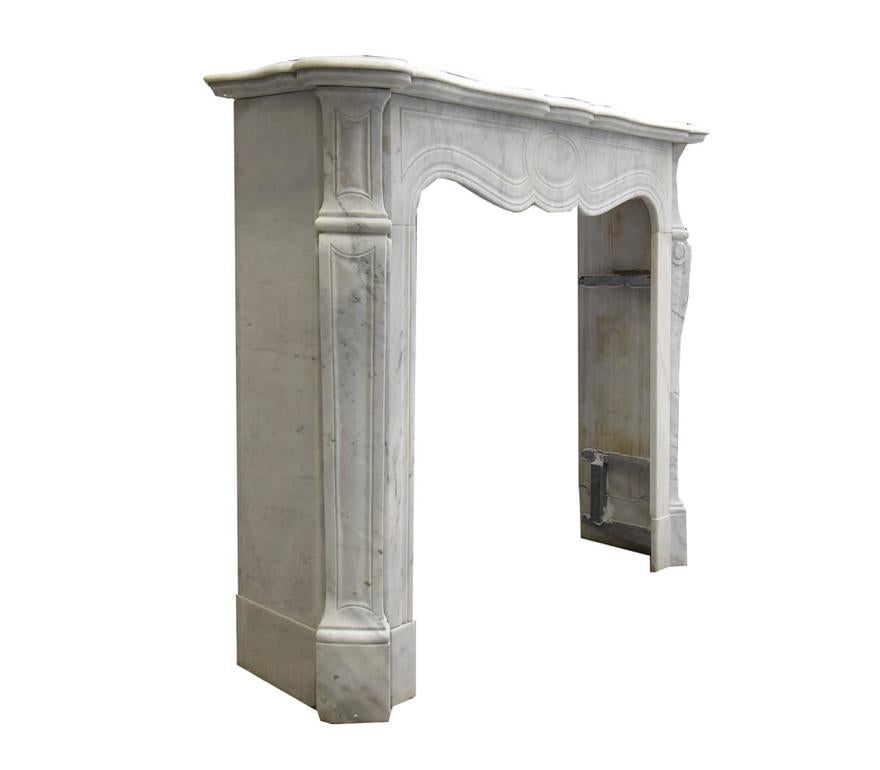 Nice fireplace mantel made out of carrara marble.
To place in front of the chimney.