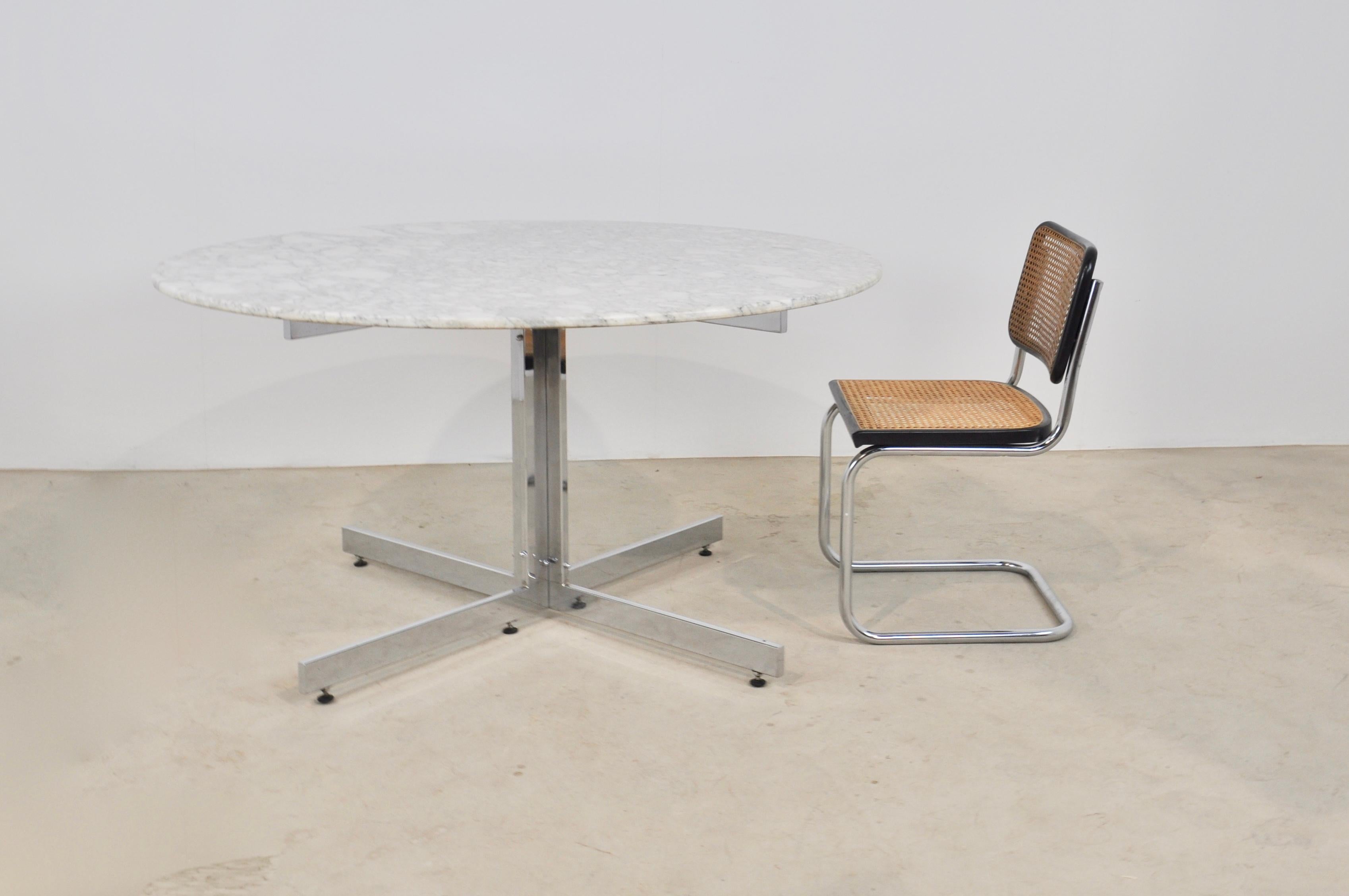 Carrara Marble Round Dining Table, 1970s 3