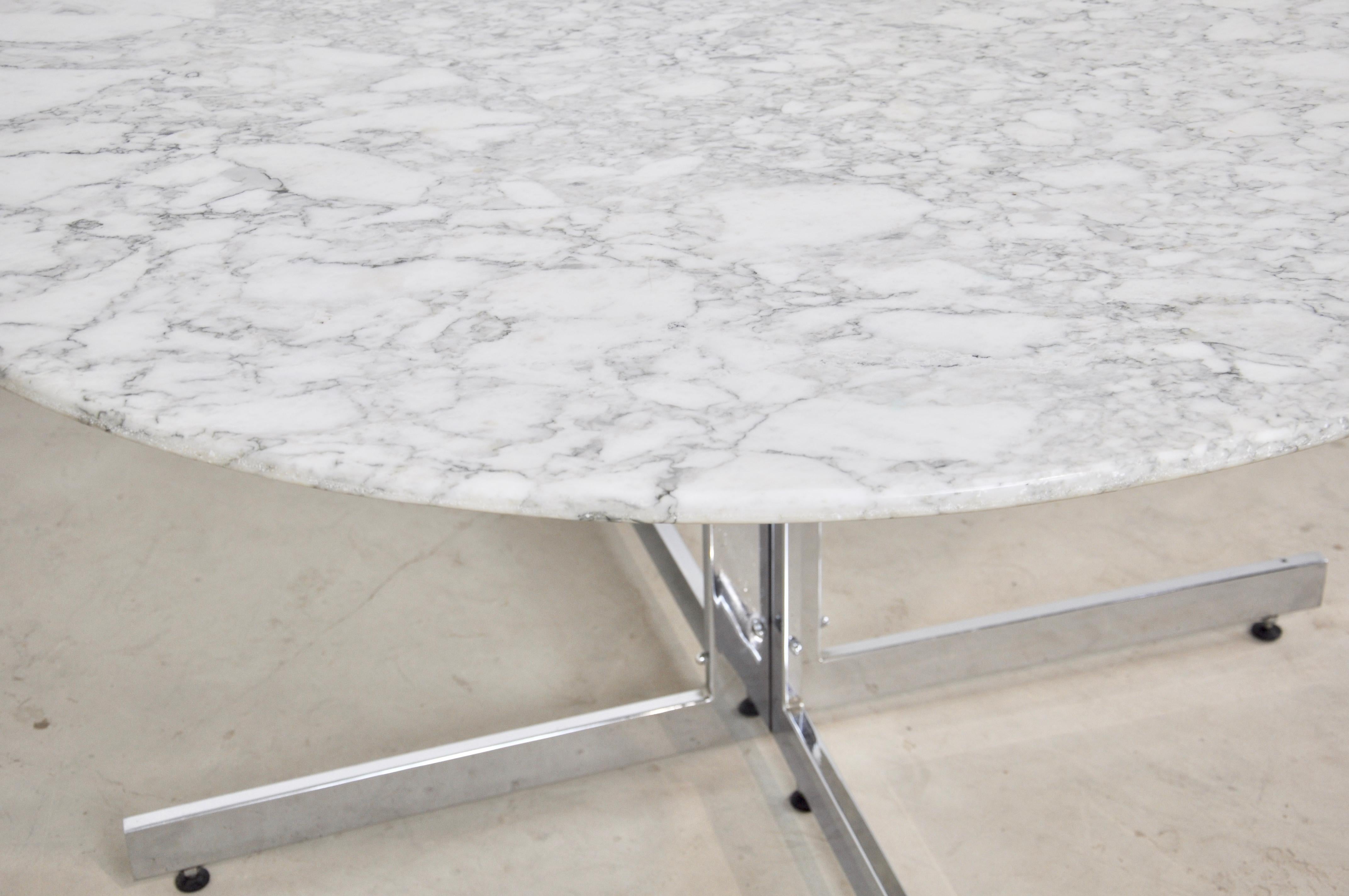 Carrara Marble Round Dining Table, 1970s 1