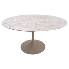Carrara Marble Round Table by Eero Saarinen for Knoll