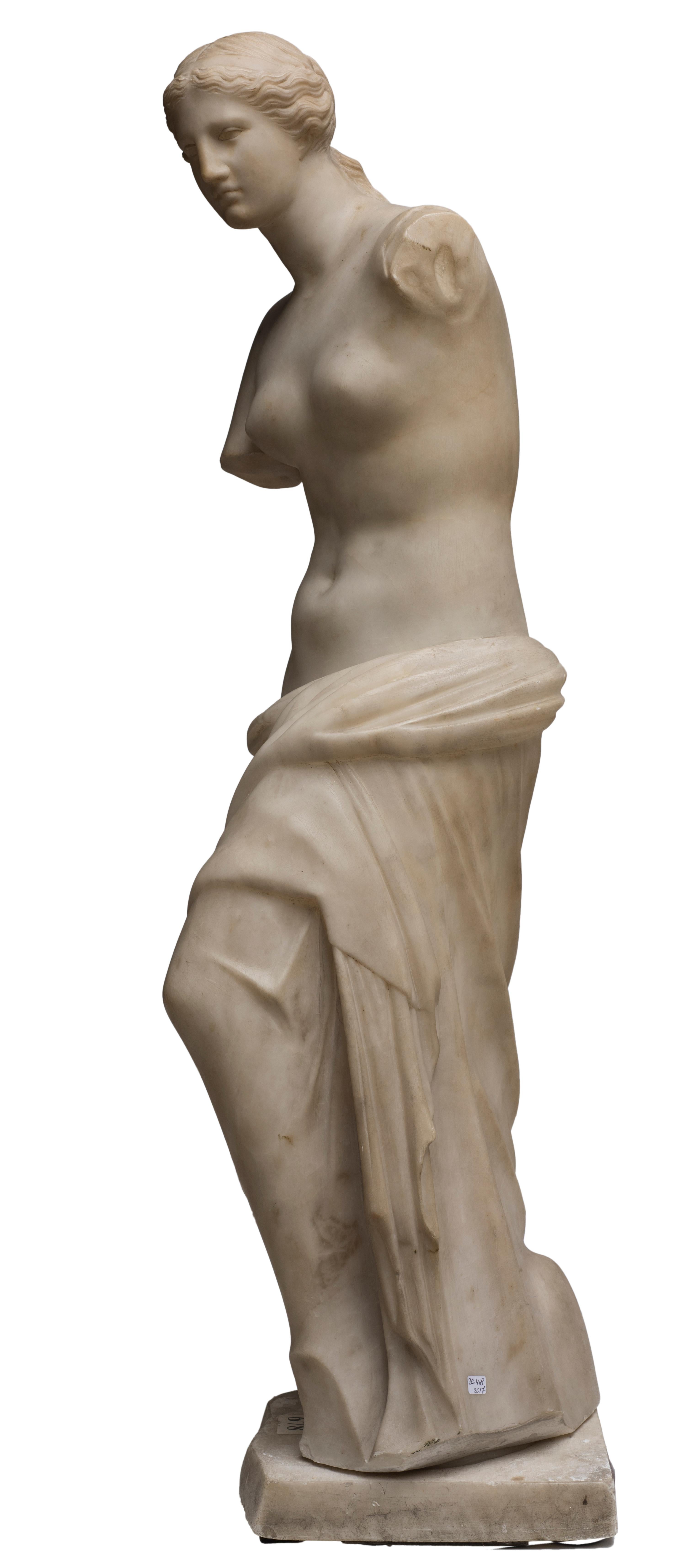 Escultura de mármol de Carrara Copia de Venus de Milo por escultor francés, hacia 1820 en Bueno estado para la venta en Roma, IT