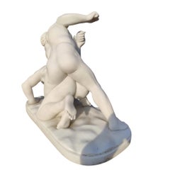 Sculpture en marbre de Carrare représentant deux lutteurs - XXe siècle