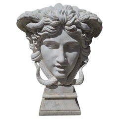 Sculture figurative in pietra