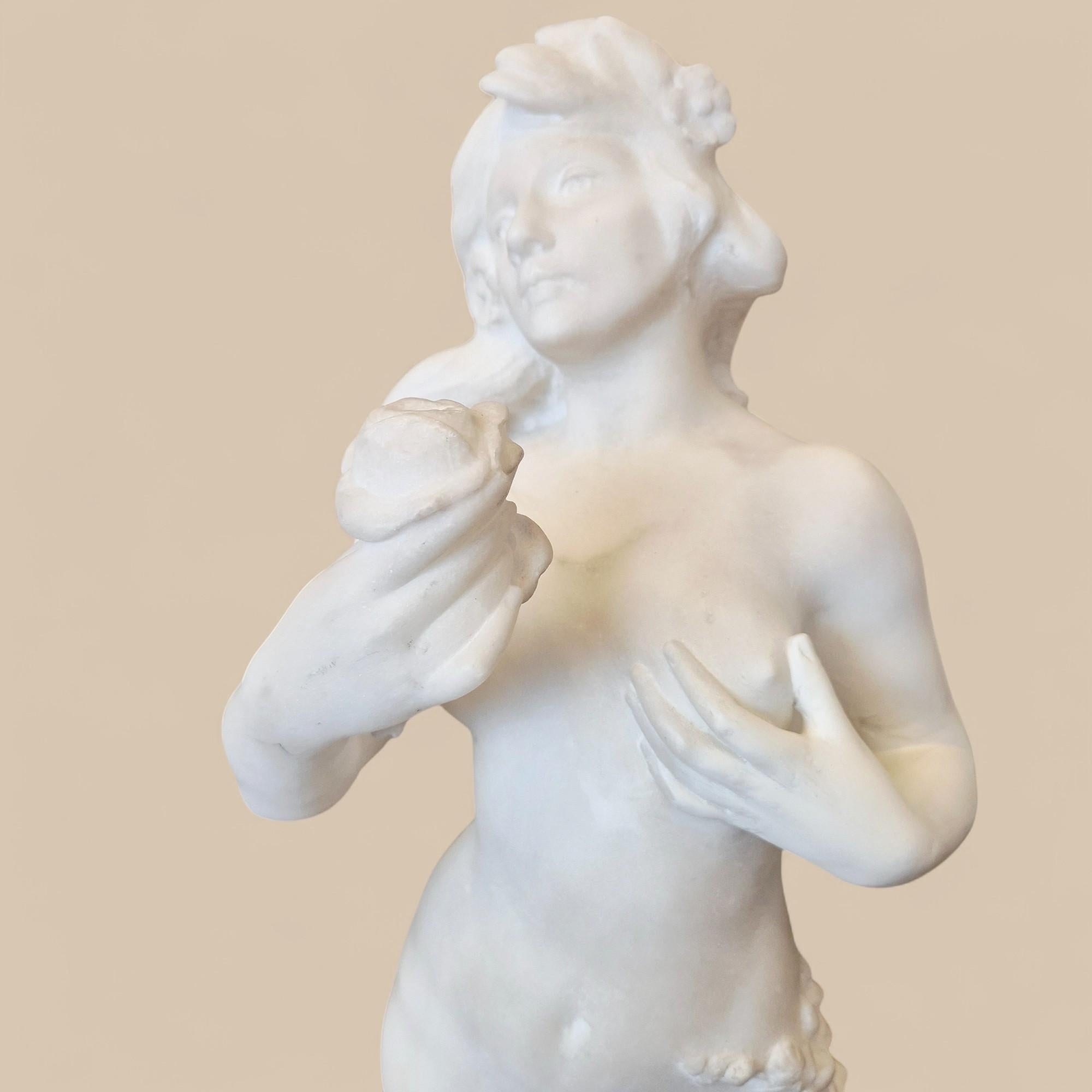 Scultura in marmo di Carrara della divinità Chloris, XIX secolo in vendita 3