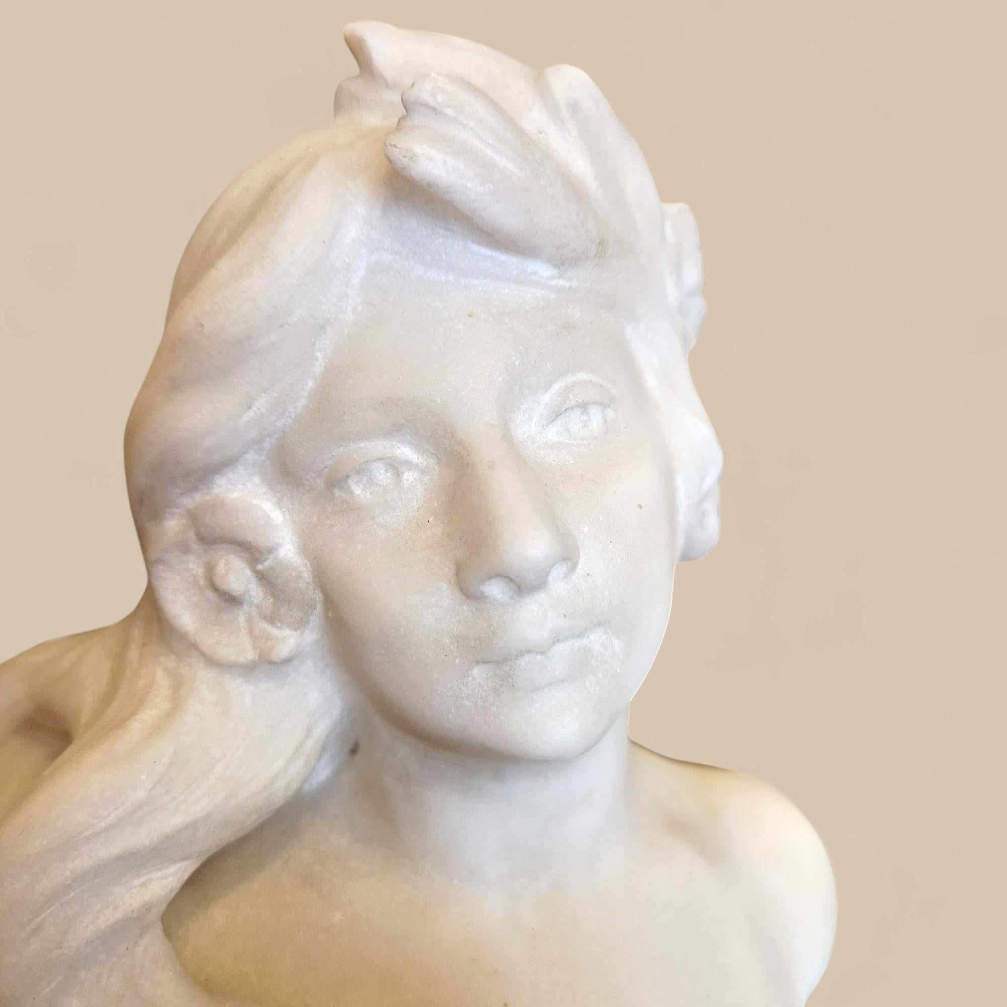 Scultura in marmo di Carrara della divinità Chloris, XIX secolo in vendita 4