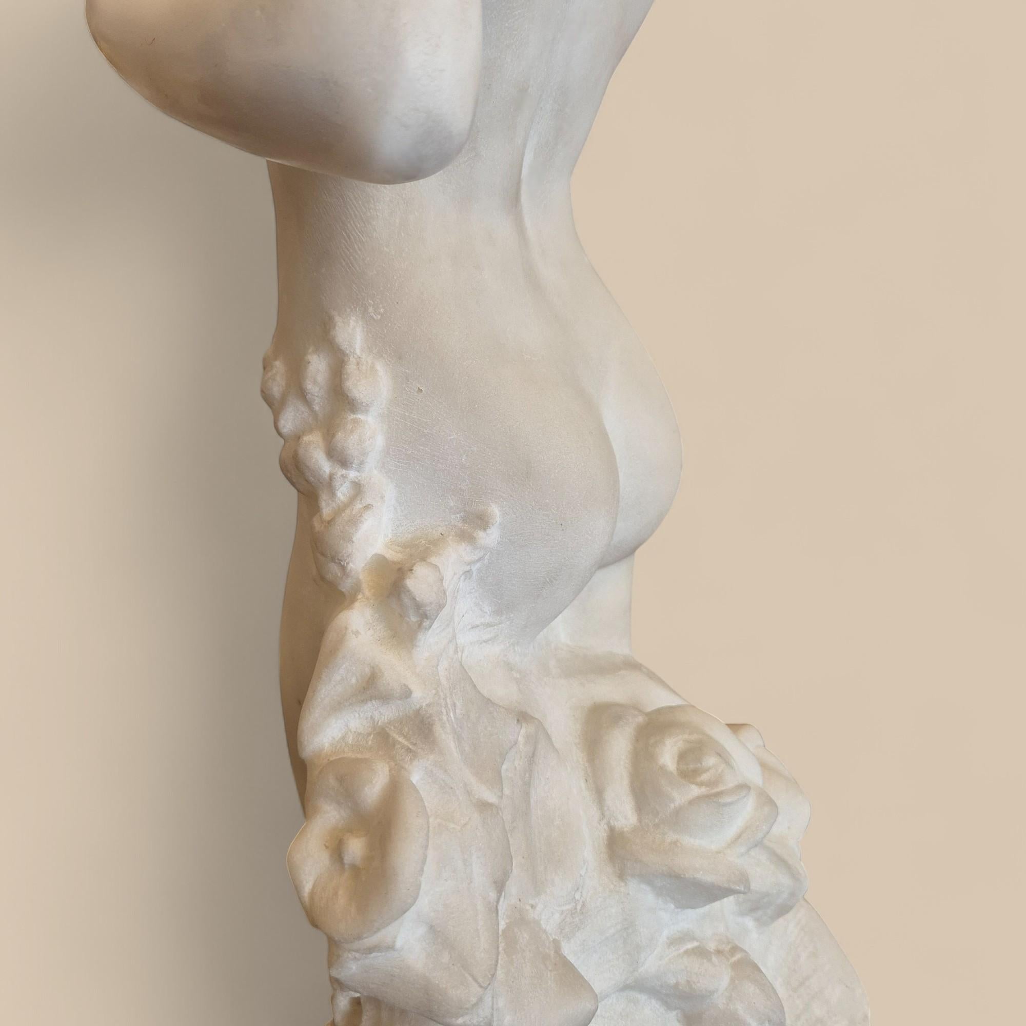 Scultura in marmo di Carrara della divinità Chloris, XIX secolo in vendita 7