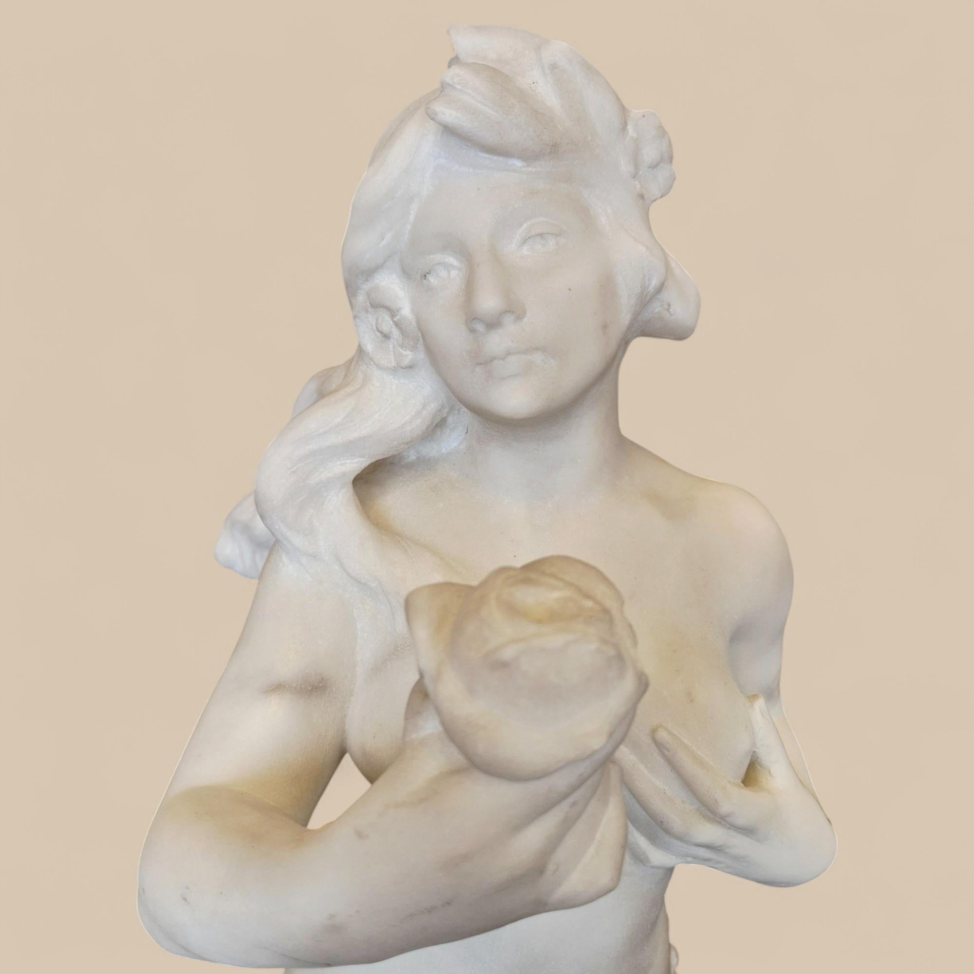 Scultura in marmo di Carrara della divinità Chloris, XIX secolo In condizioni buone in vendita a NICE, FR