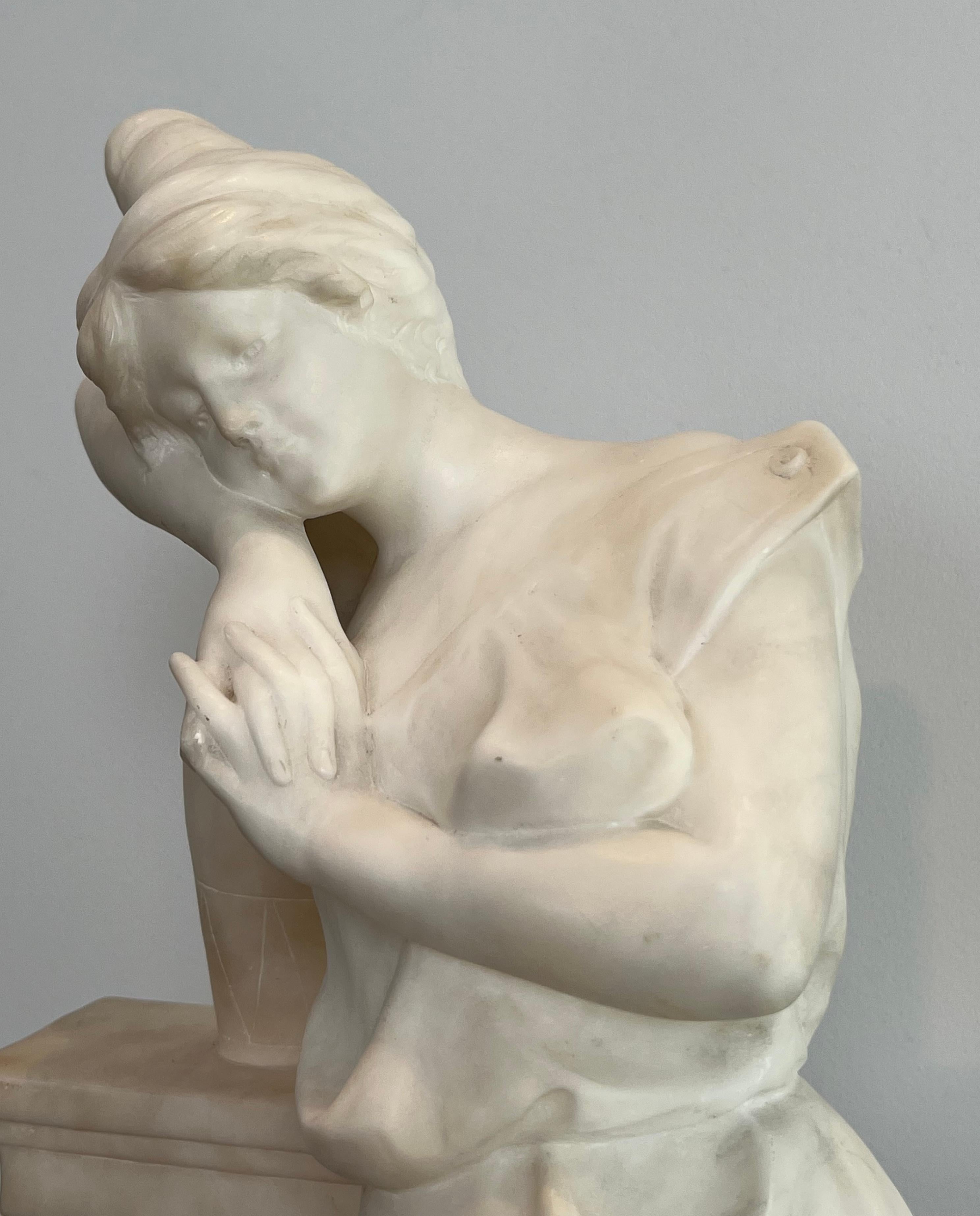 Carrara-Marmor-Skulptur, die ein romantisches junges Mädchen mit einem Krug darstellt, signiert im Angebot 9