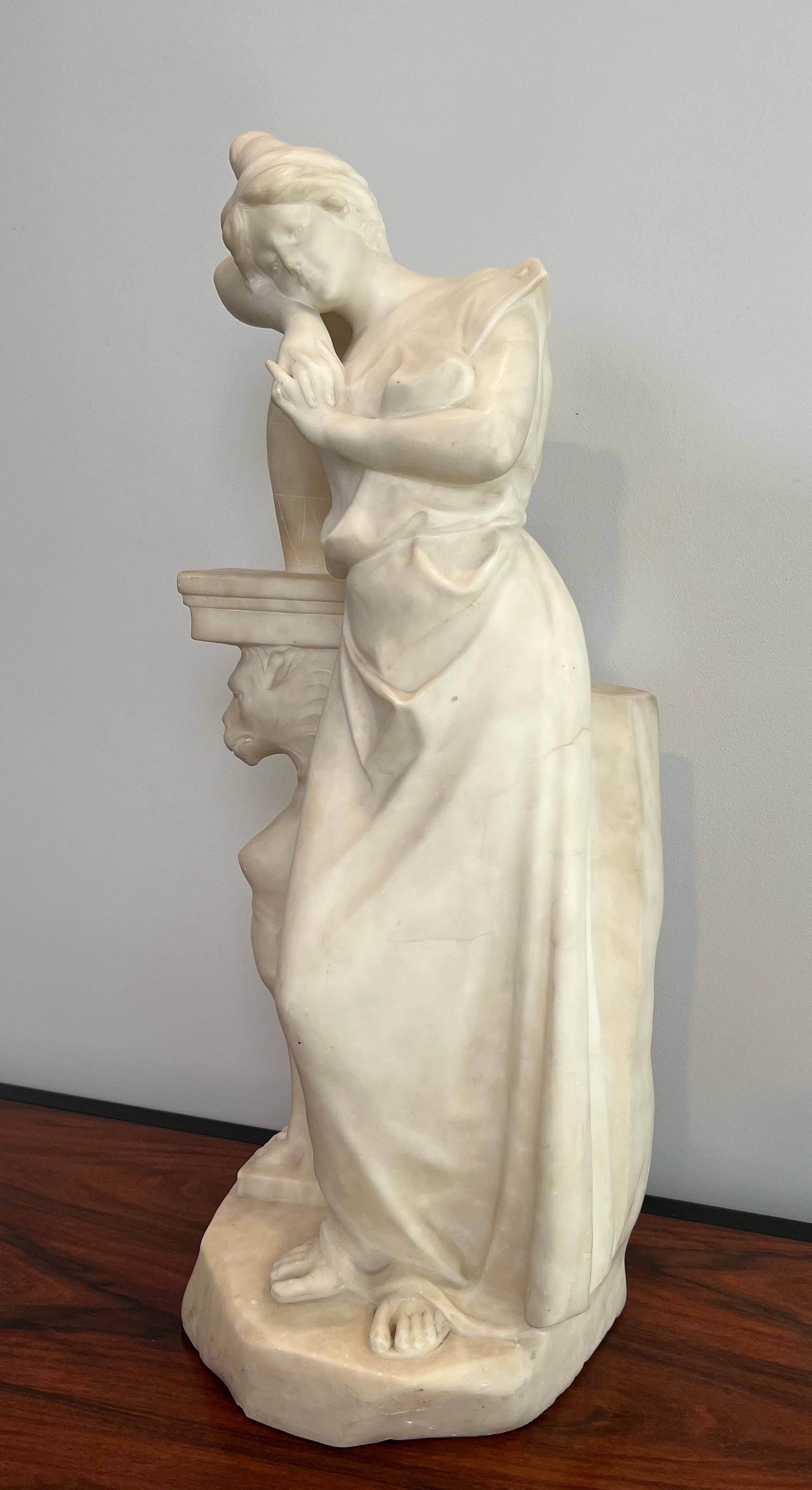 Carrara-Marmor-Skulptur, die ein romantisches junges Mädchen mit einem Krug darstellt, signiert (Französisch) im Angebot