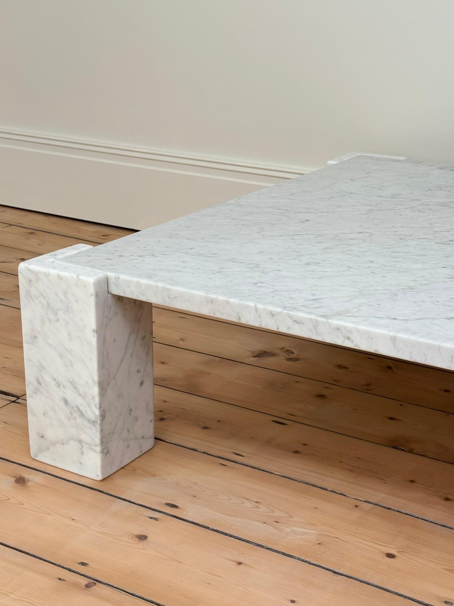 Table basse carrée en marbre de Carrare, Italie c. 1970 Bon état - En vente à Bristol, GB