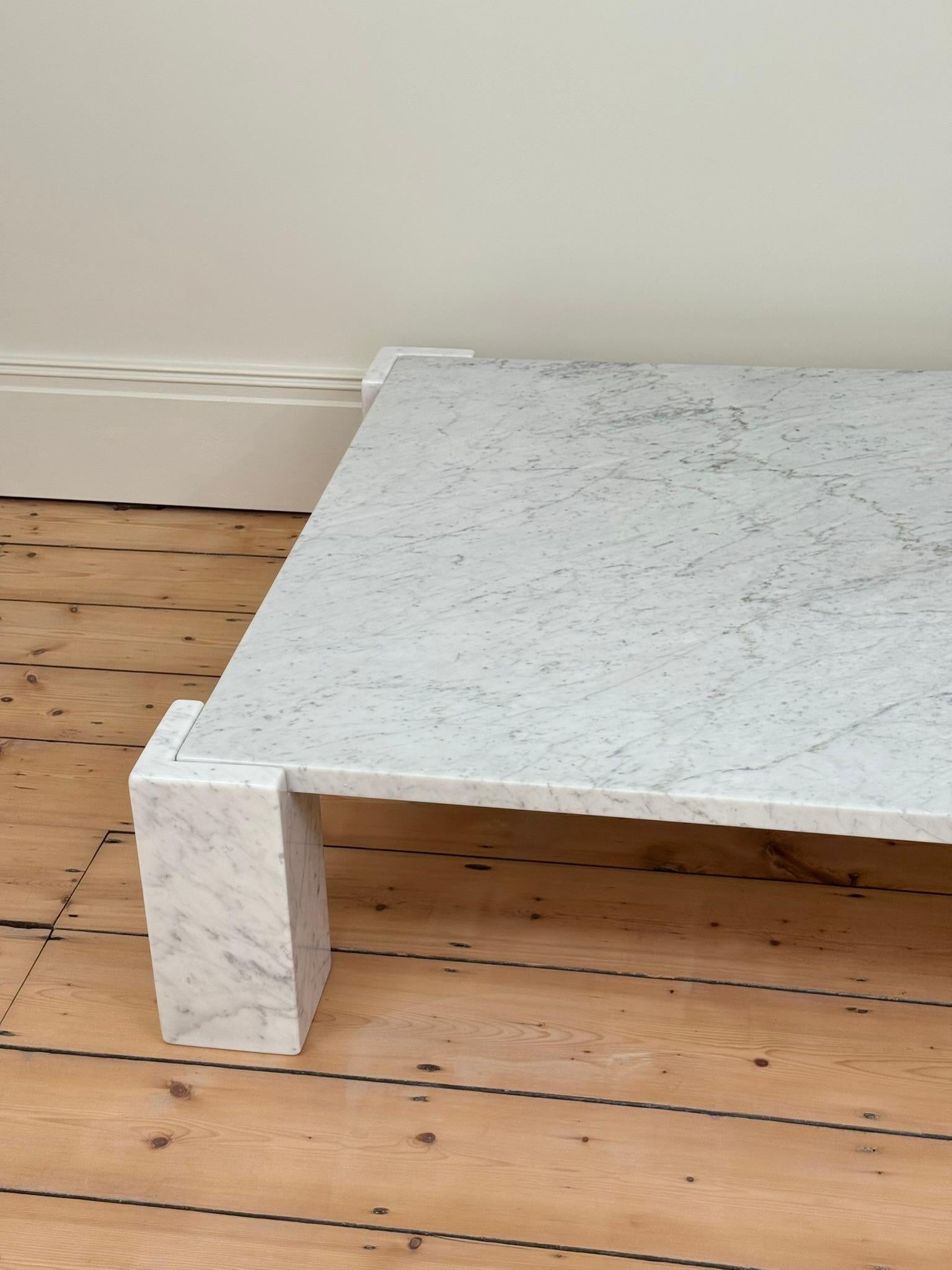 Fin du 20e siècle Table basse carrée en marbre de Carrare, Italie c. 1970 en vente