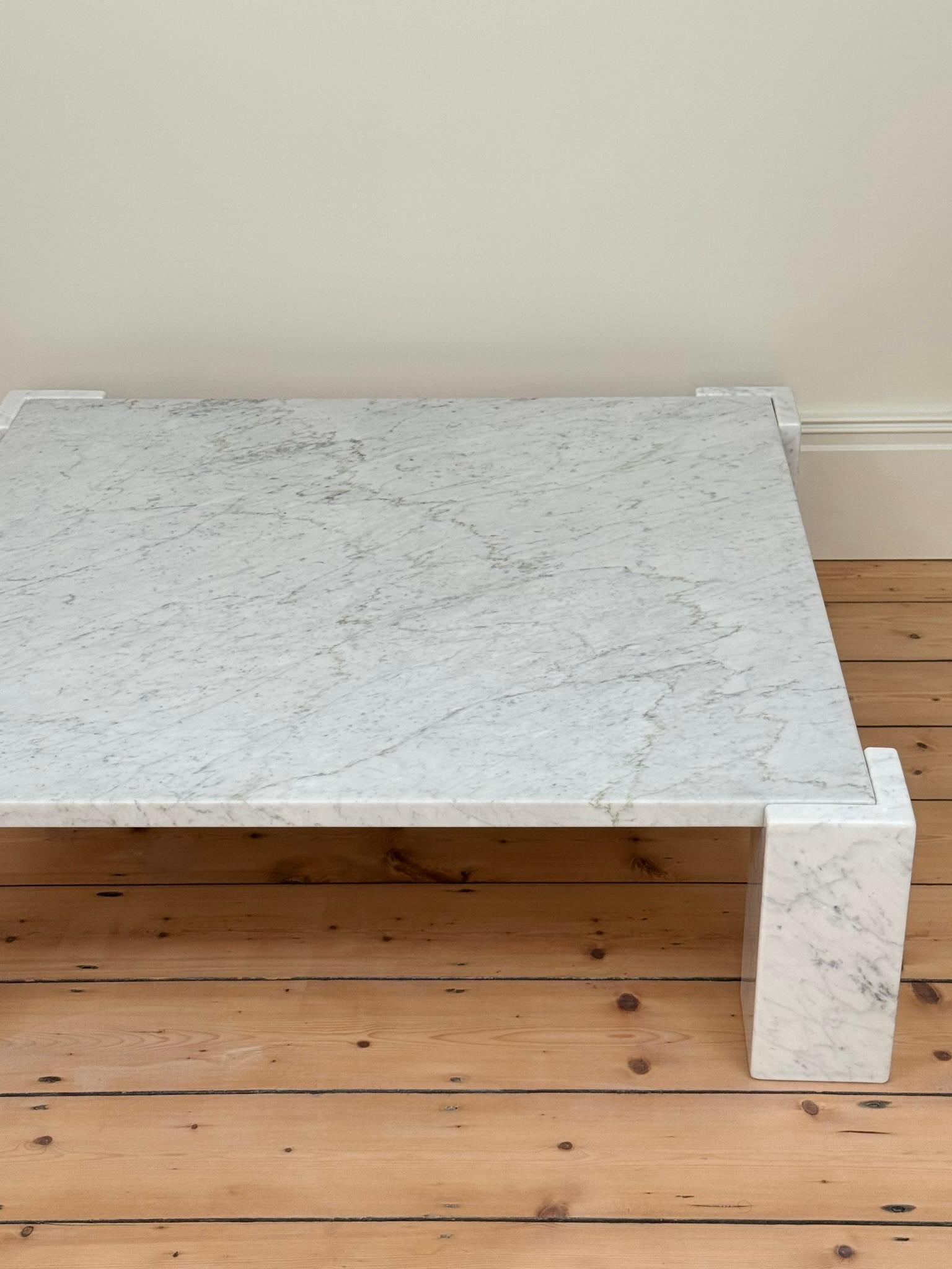 Marbre de Carrare Table basse carrée en marbre de Carrare, Italie c. 1970 en vente