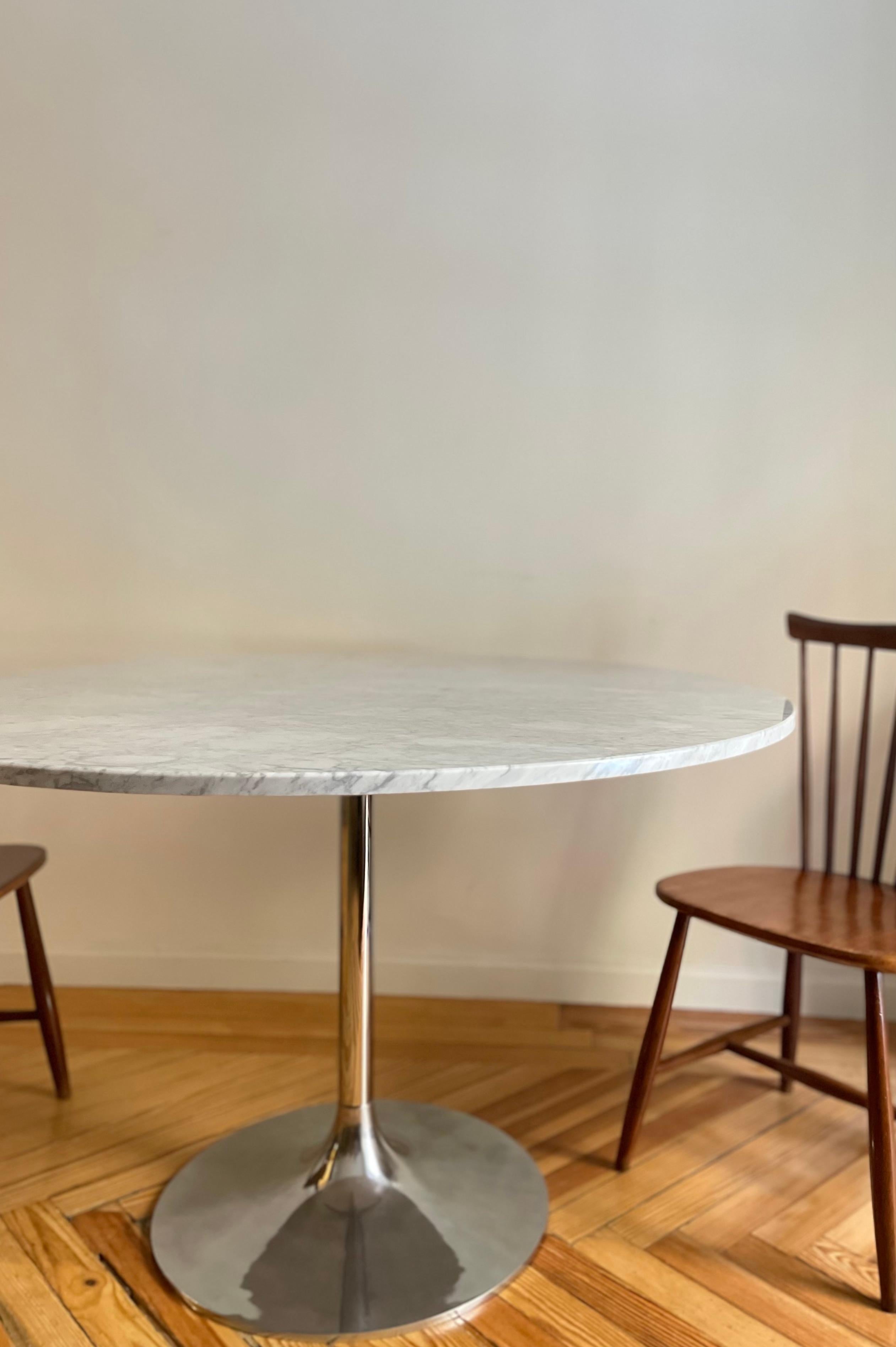Table en marbre de Carrare en vente 4