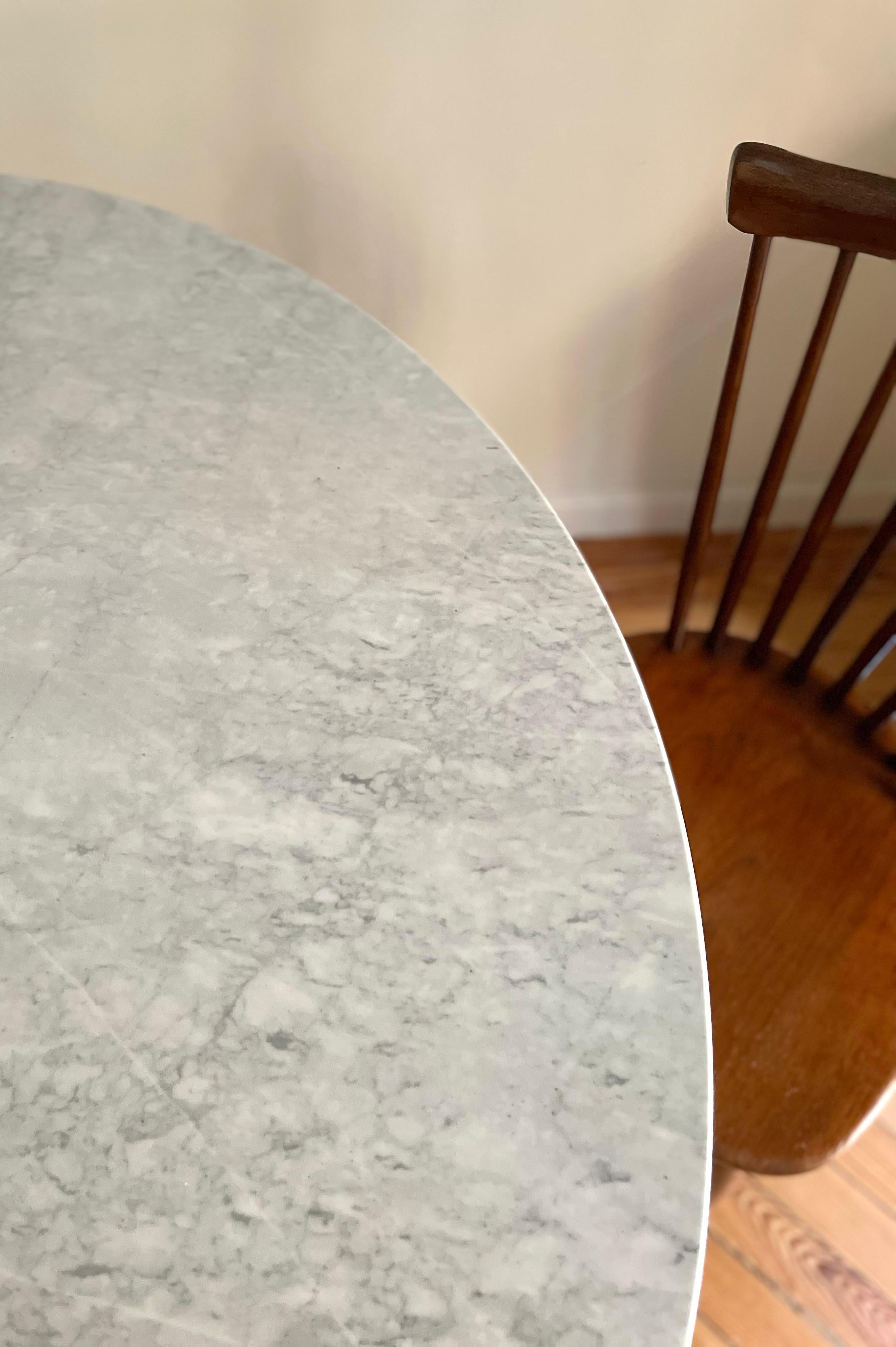 Table en marbre de Carrare en vente 6