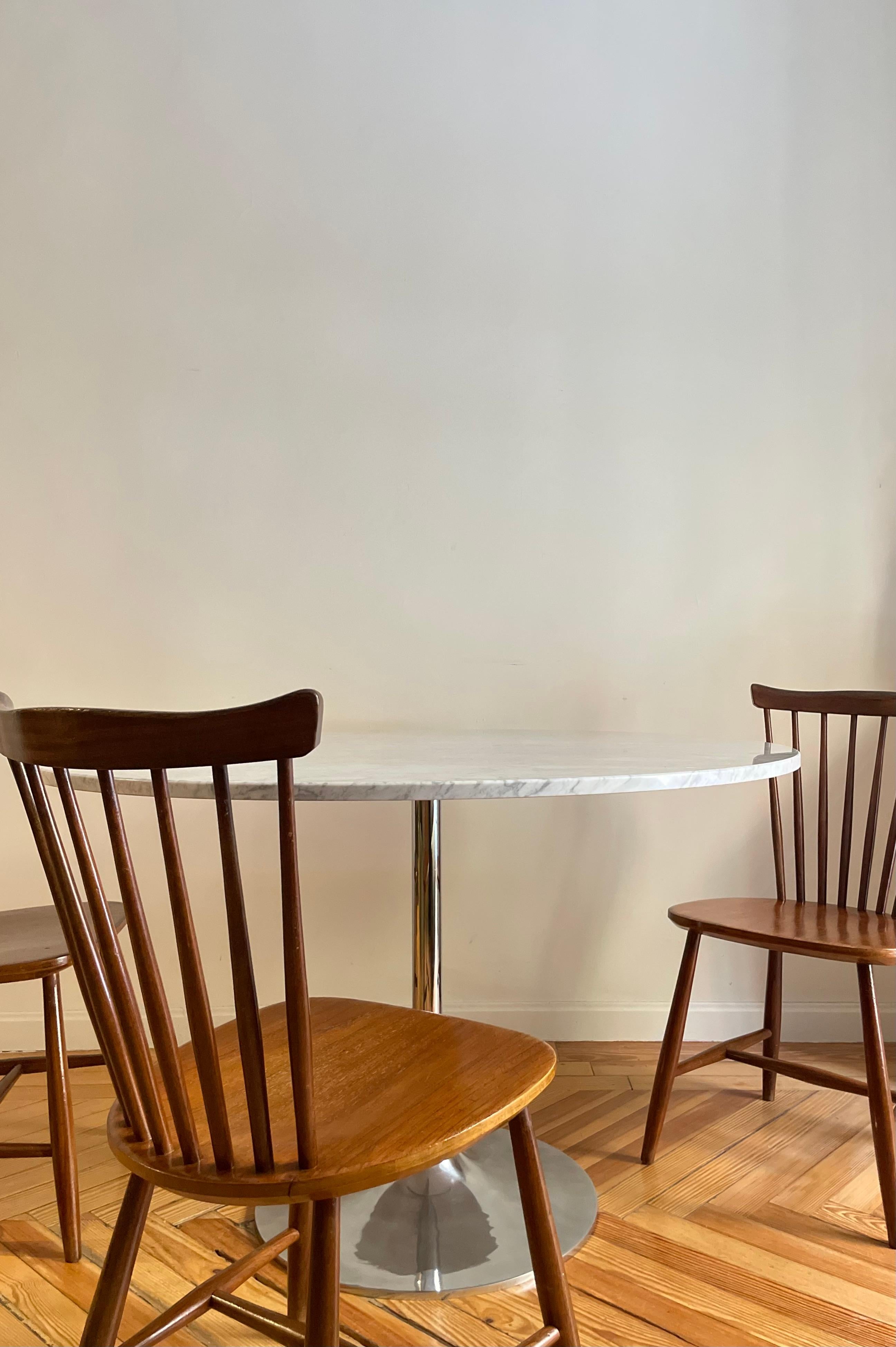 Table en marbre de Carrare en vente 7