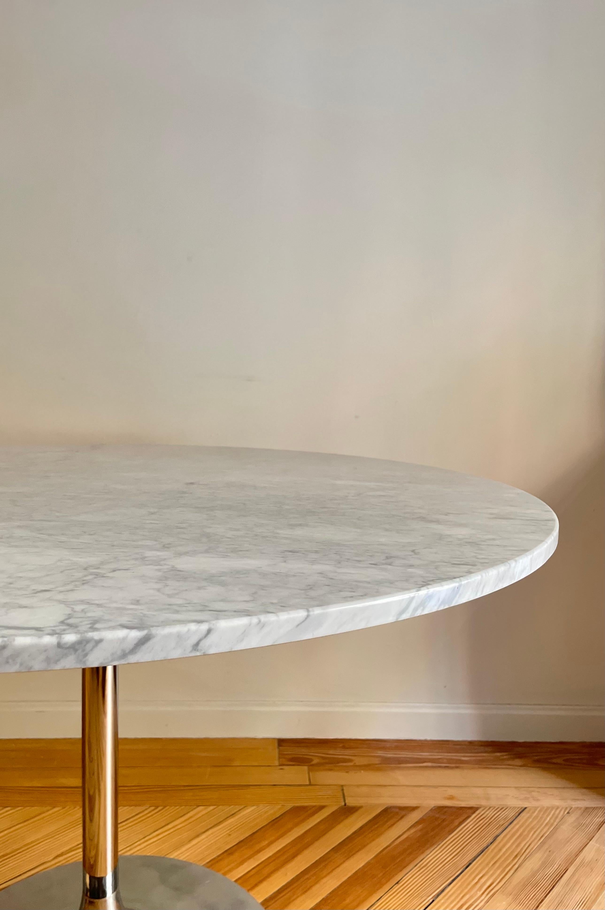 italien Table en marbre de Carrare en vente
