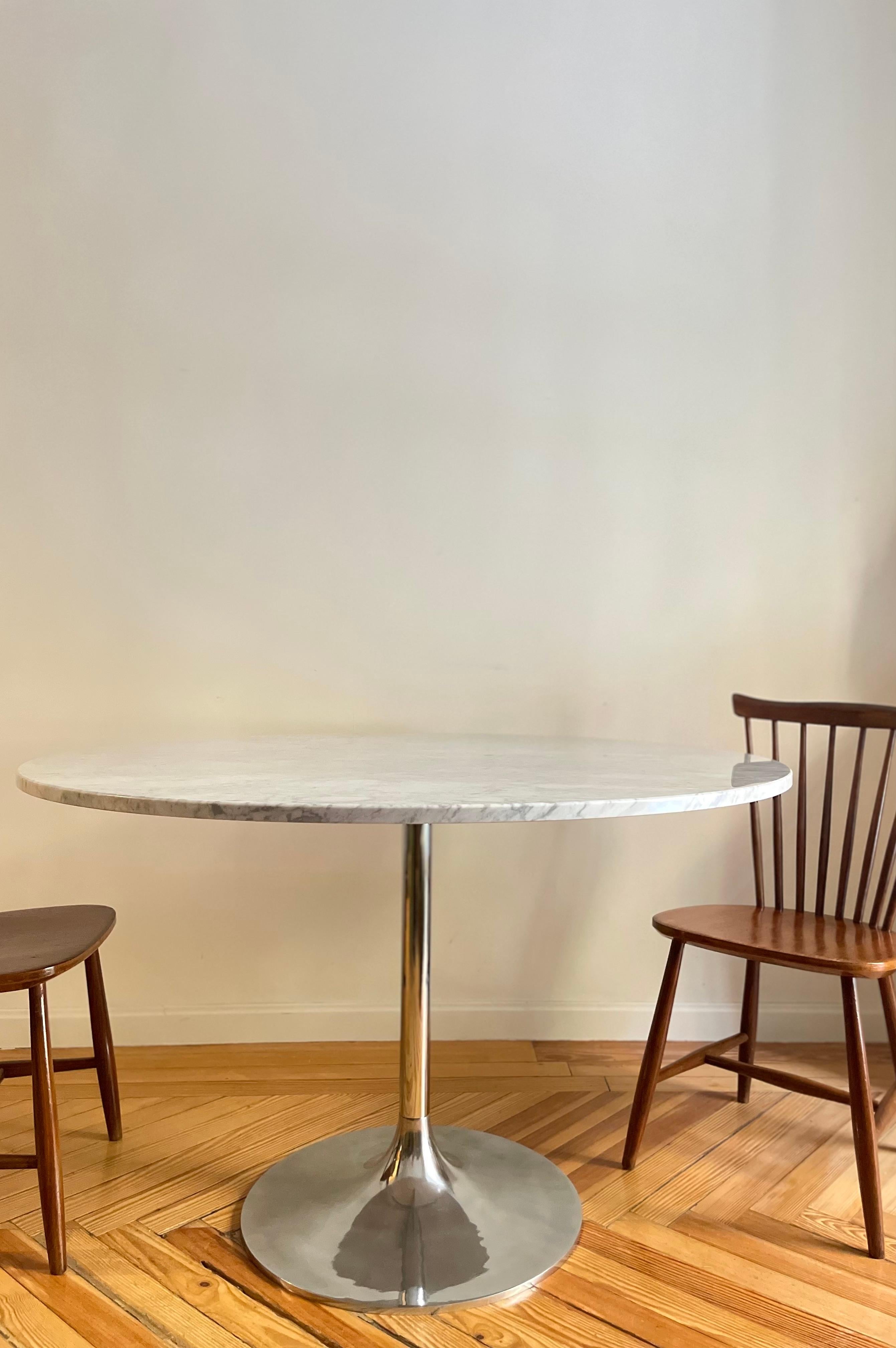 Table en marbre de Carrare en vente 2