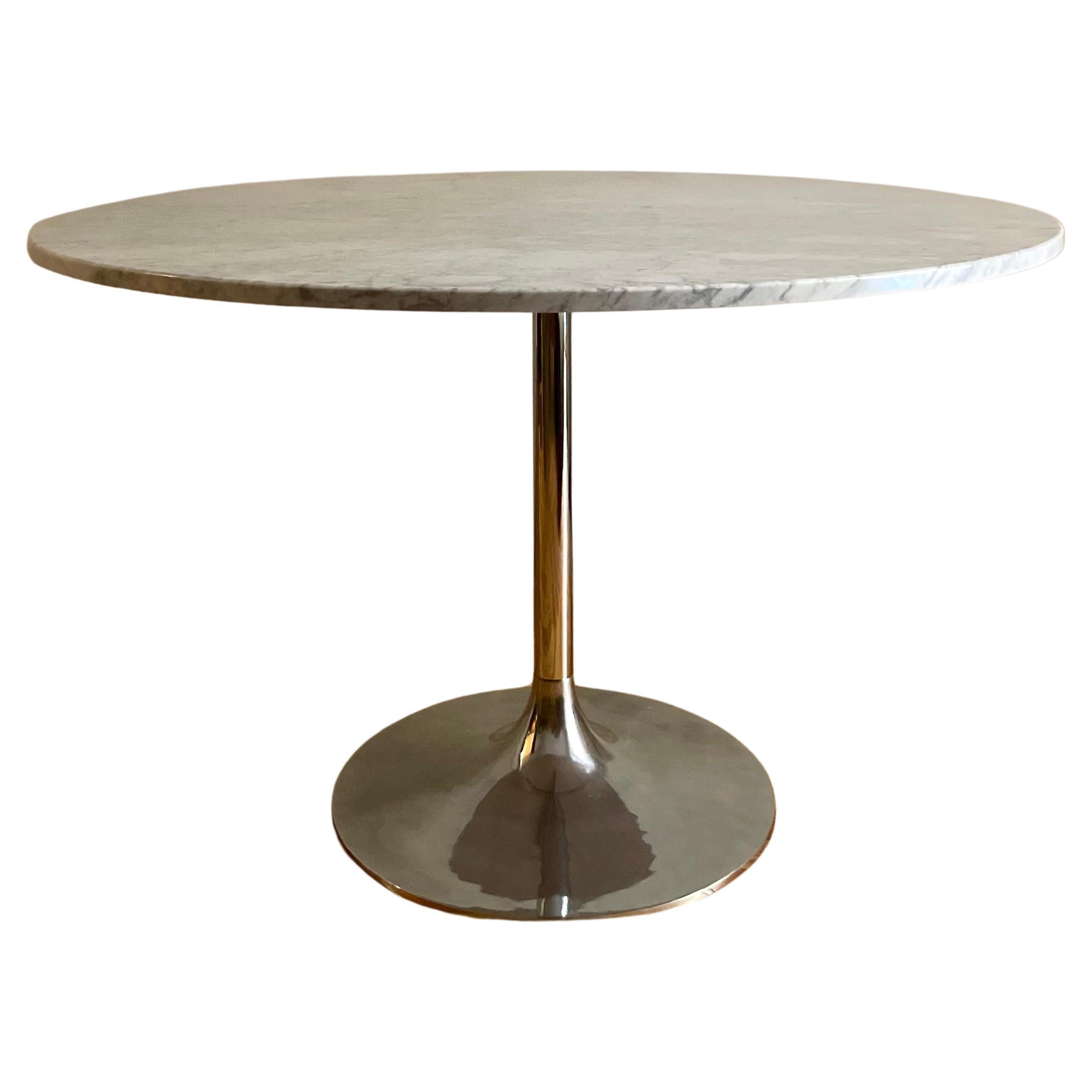 Table en marbre de Carrare