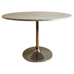Table en marbre de Carrare