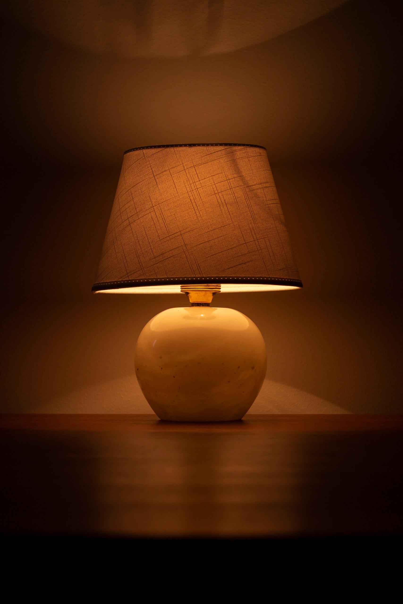 Carrara marble table lamp 2575 by Josef Frank, Svenskt tenn In Good Condition In Hägersten, SE