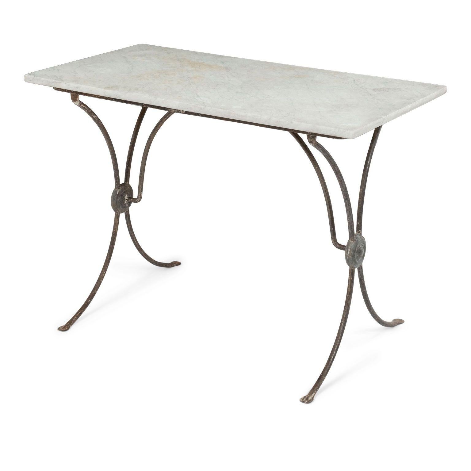 Carrara marble top French iron garden table dating to late 19th century. Forged wrought iron splayed-legged base with faint remnants of old paint.