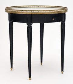 Table Bouillotte ancienne de style Louis XVI à dessus en marbre de Carrare