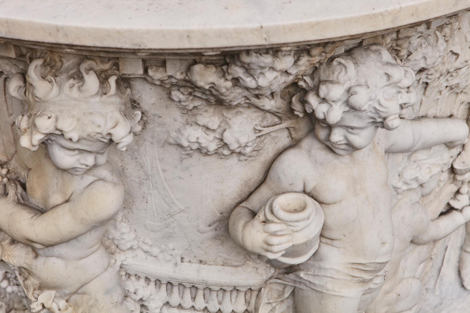 Carrara Marble Wellhead with Intricate Carvings Raised on Octagonal Base, 1920s 4