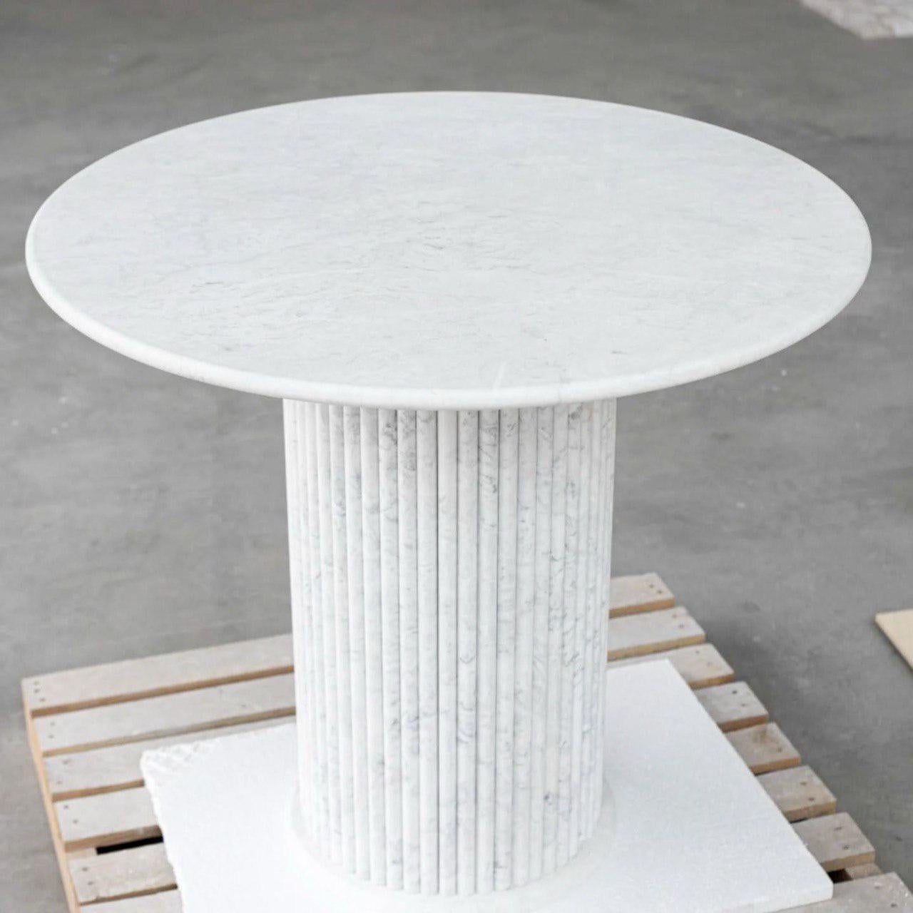Mesa de Comedor Redonda de Mármol Blanco de Carrara con Base Acanalada Turco en venta