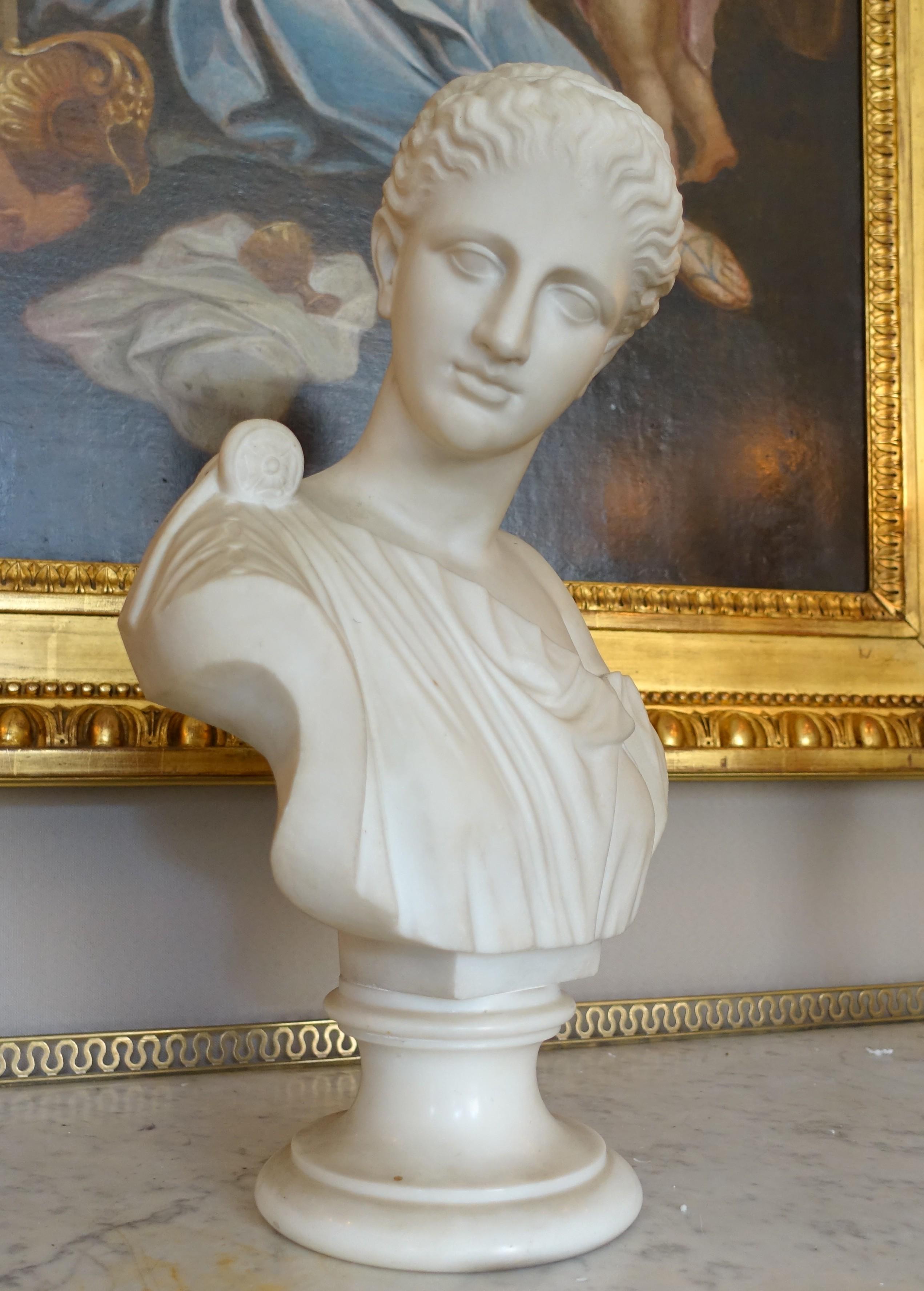 Busto de Venus en mármol de Carrare, estatua neoclásica firmada Pugi hacia 1900 Neoclásico en venta