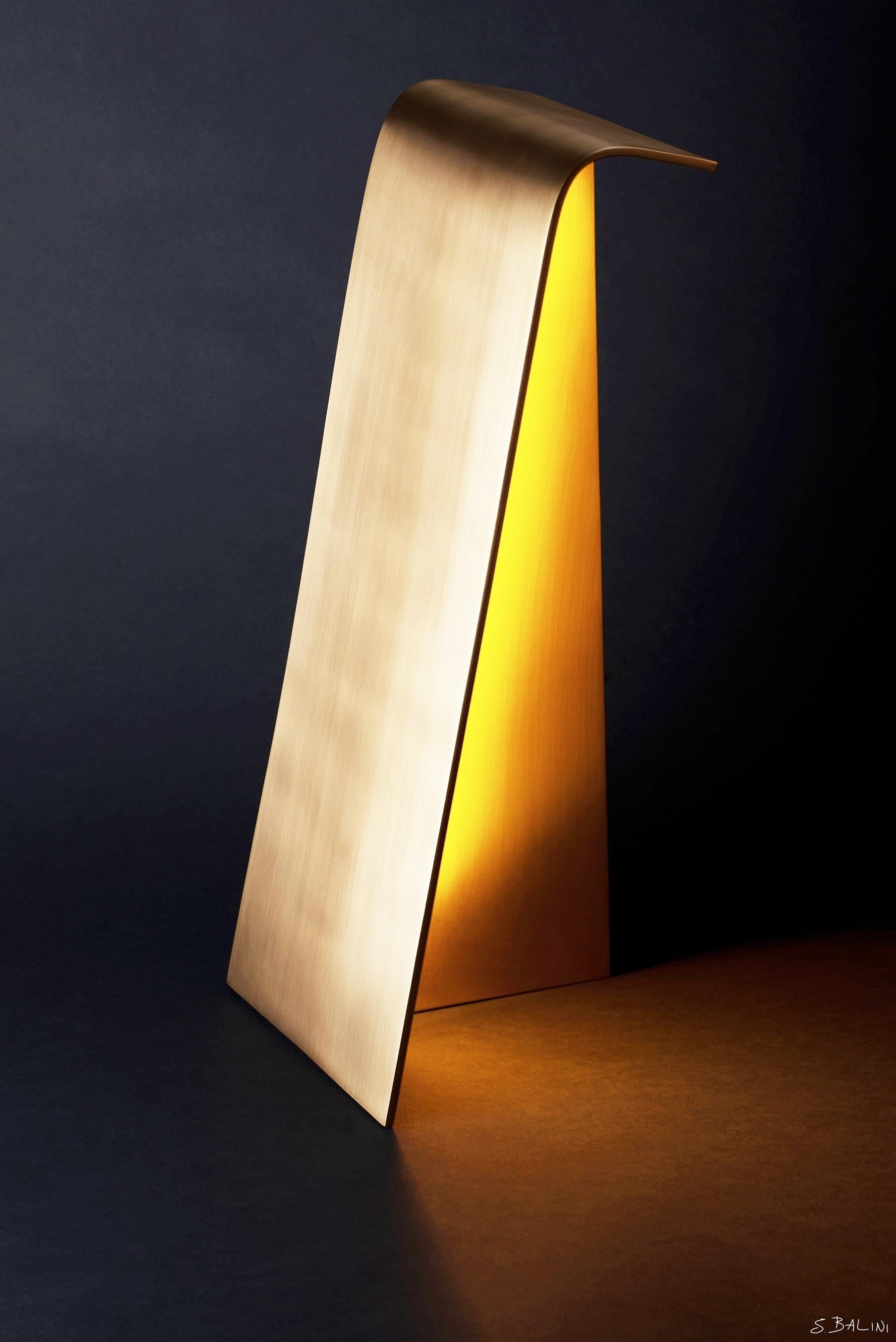 Minimaliste Lampe de table CARRARE en laiton de Stephanie Balini en vente