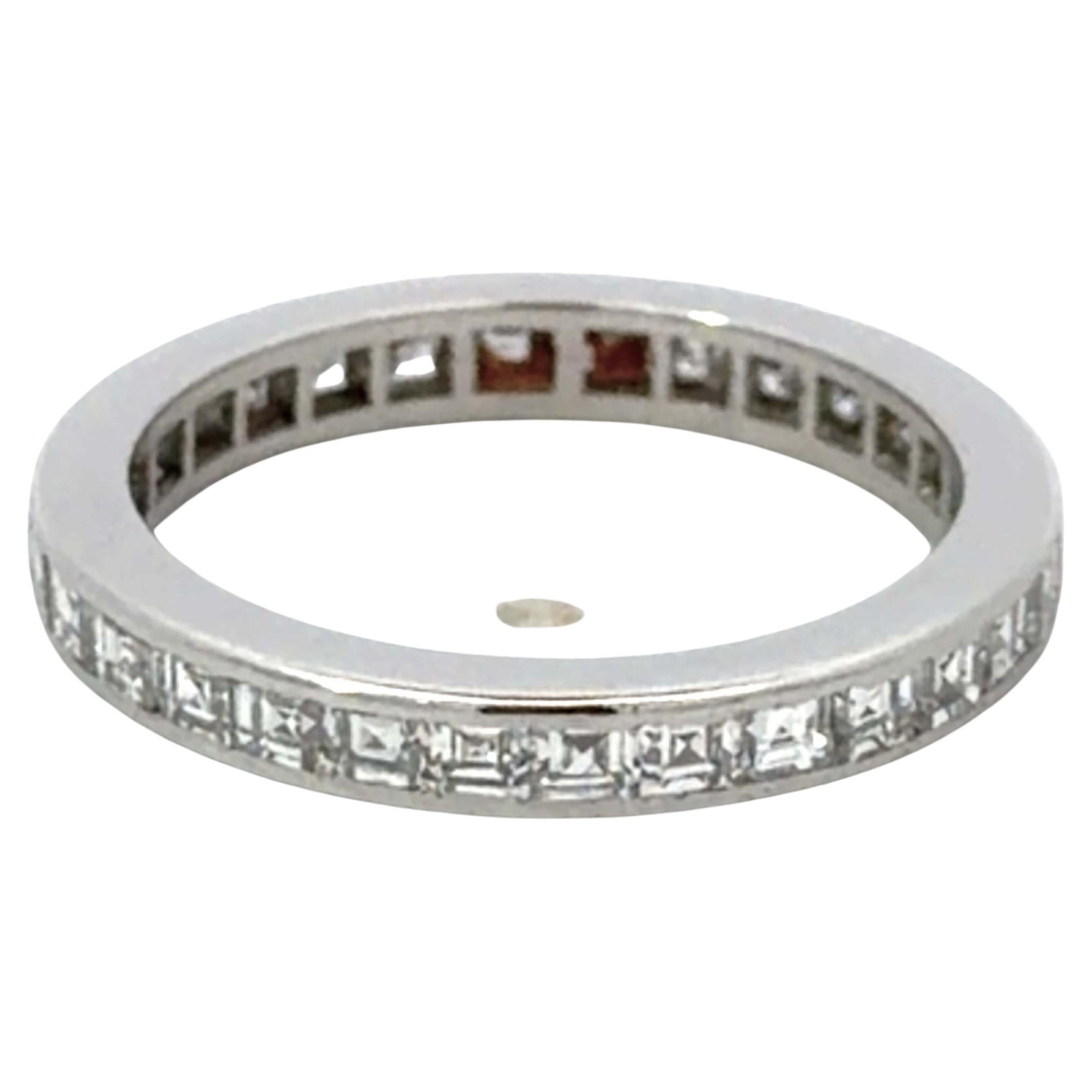 Carrs French Diamond Infinity Band Ring Platinum Size 4 en vente