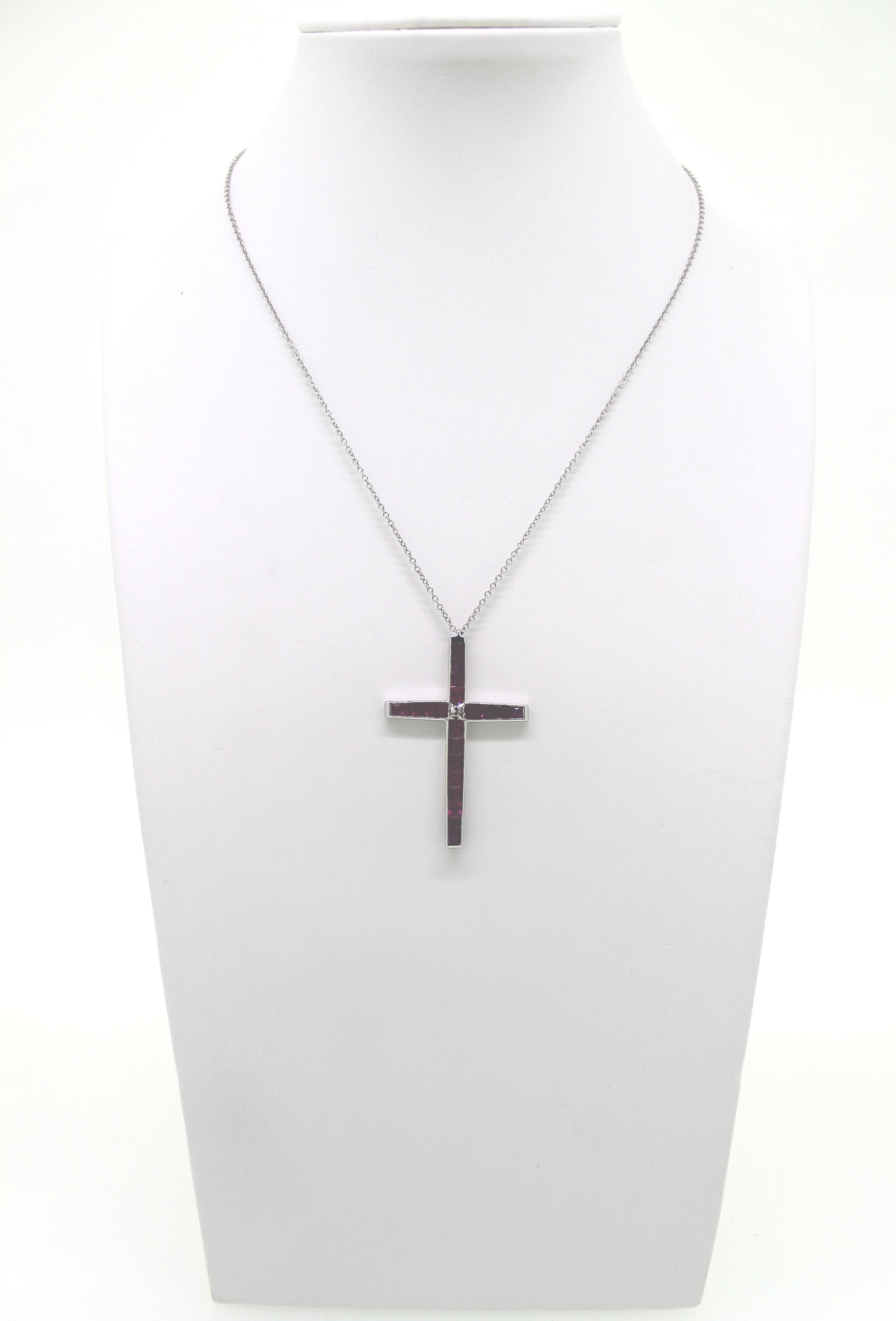 Carrè Ruby and French Cut Diamond Cross Pendant Necklace In New Condition For Sale In Milano, IT