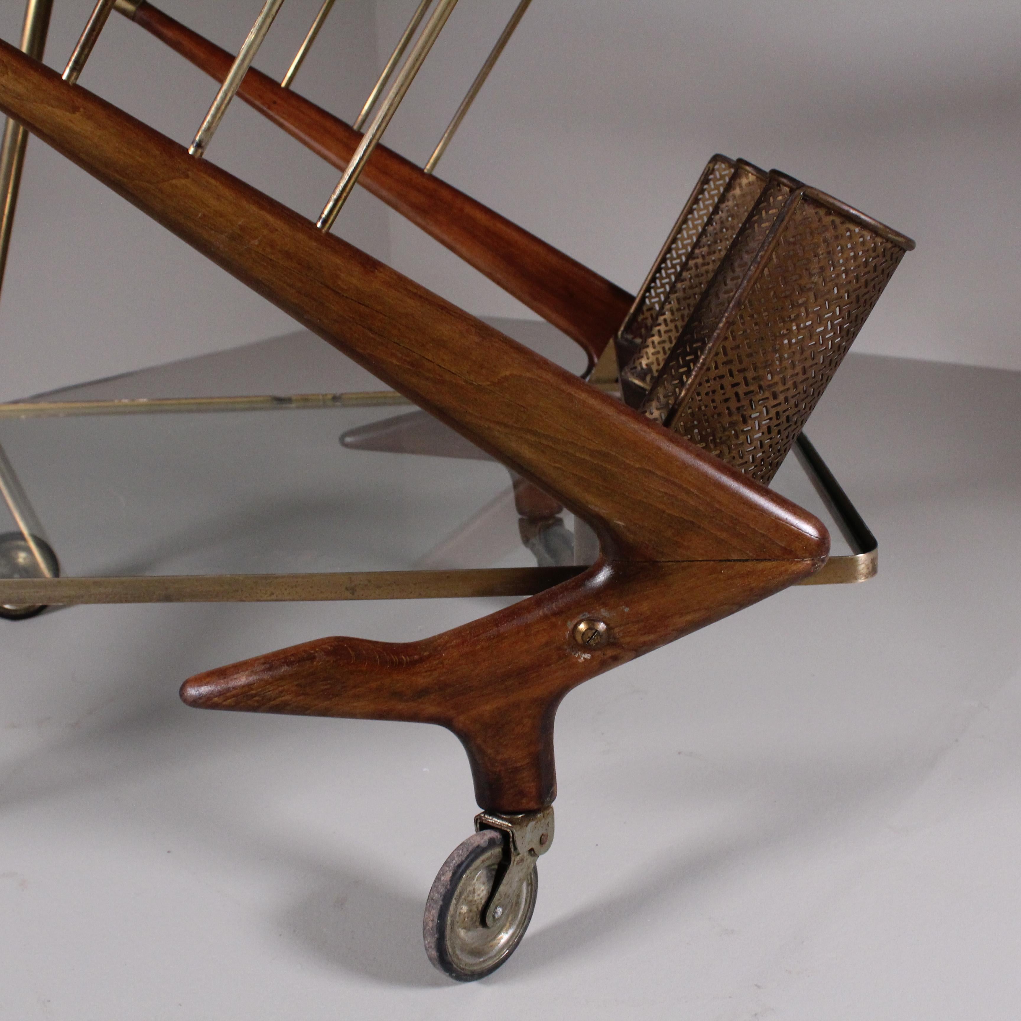 Carrellino in legno e ottone, piano in vetro, 1950 in vendita 6