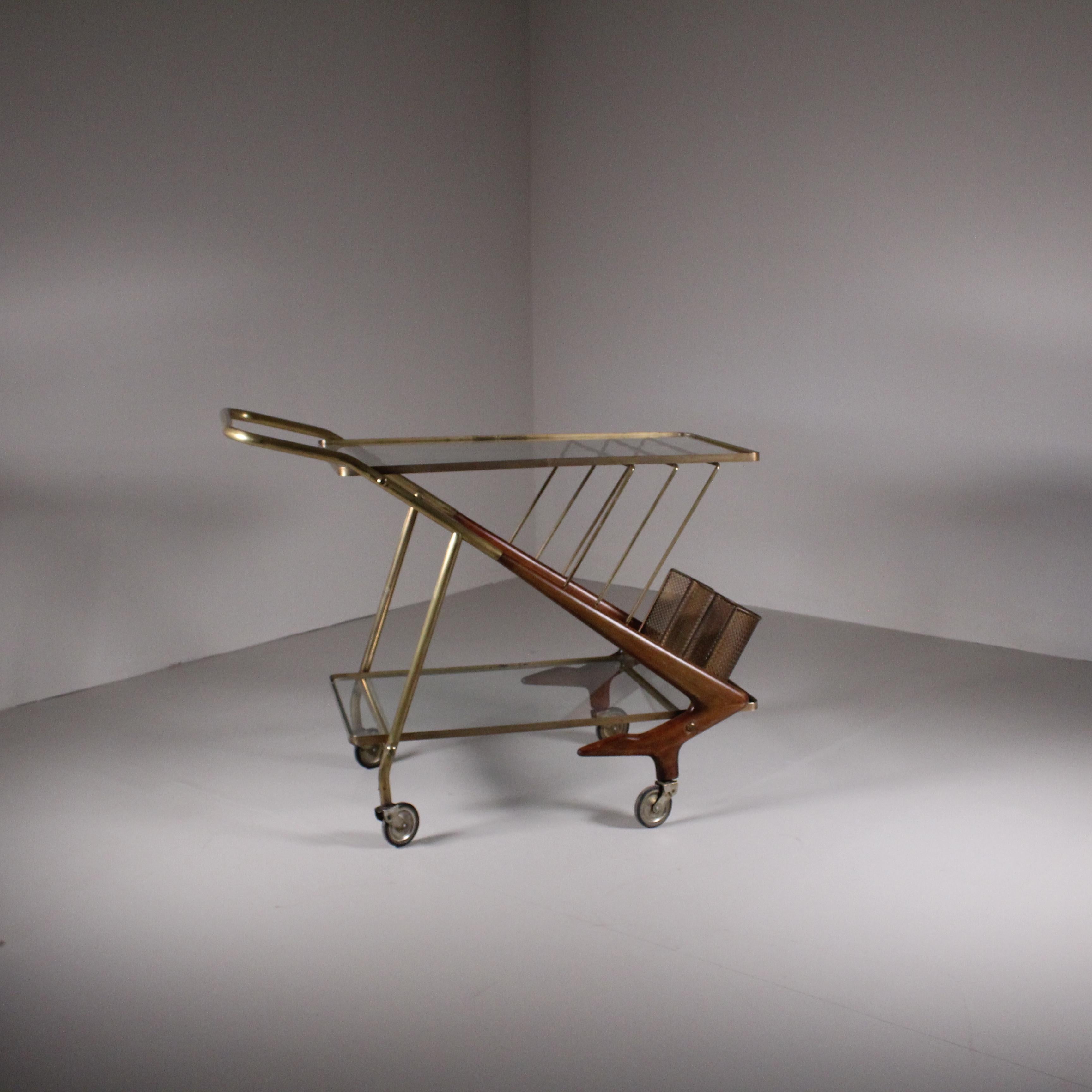 Carrellino in legno e ottone, piano in vetro, 1950 In condizioni buone in vendita a Milano, Lombardia