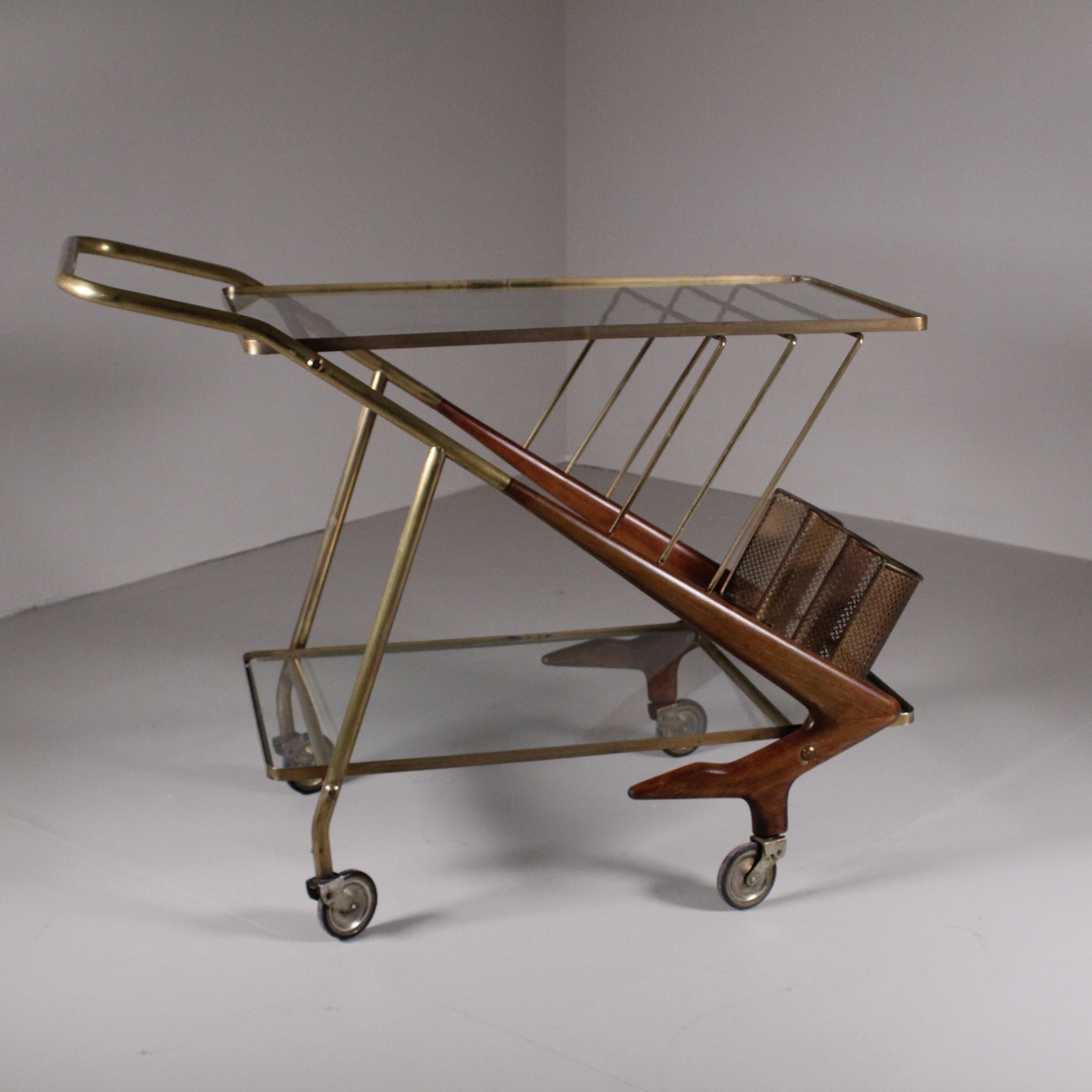 Ottone Carrellino in legno e ottone, piano in vetro, 1950 in vendita