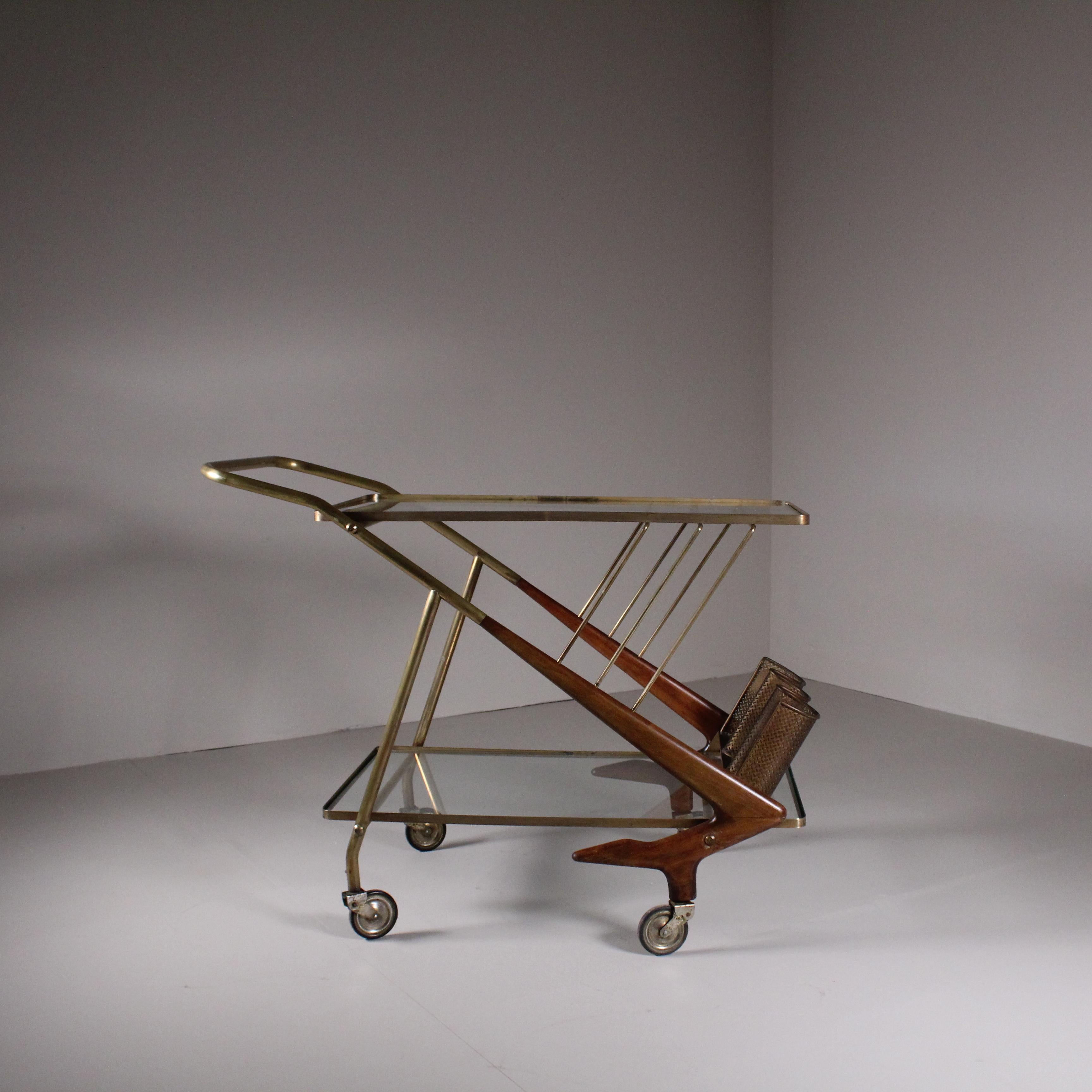 Carrellino in legno e ottone, piano in vetro, 1950 in vendita 1