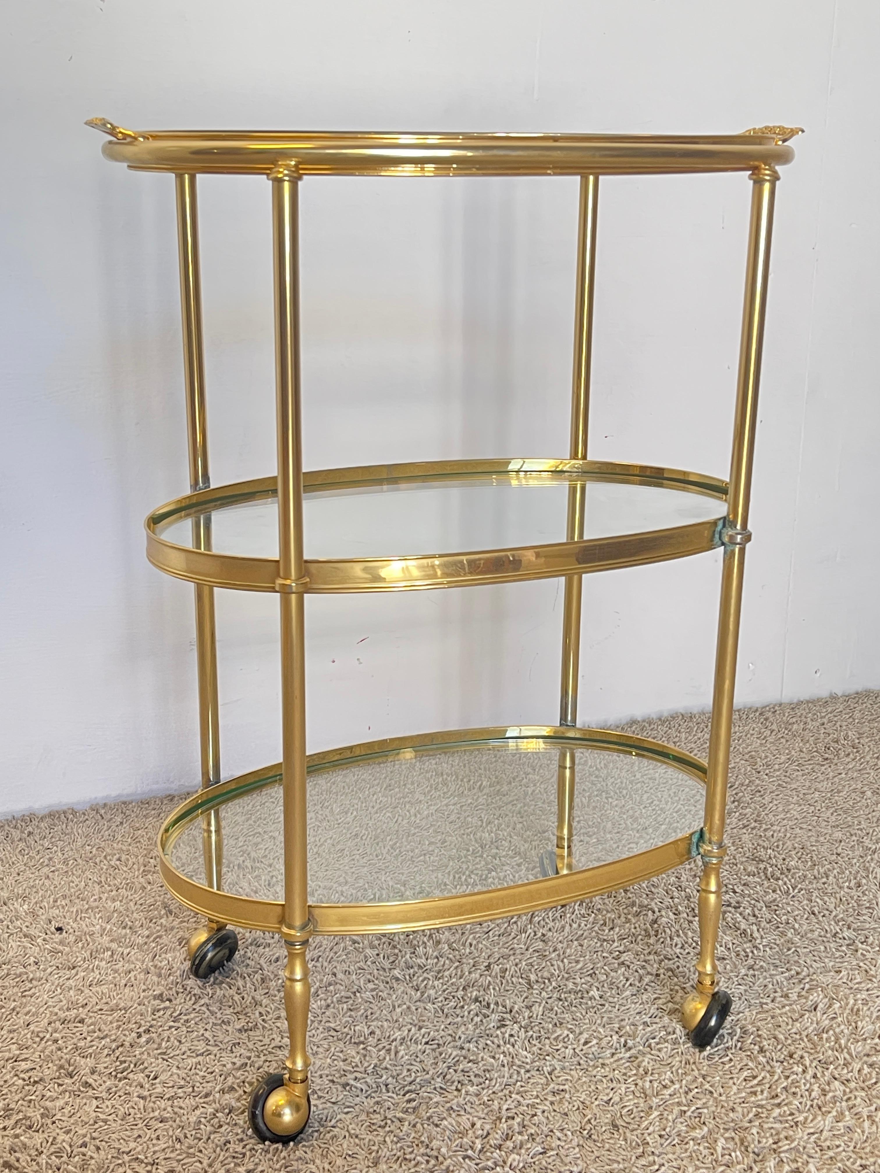 Carrello bar in ottone e vetro - stile Hollywood Regency en vente 4