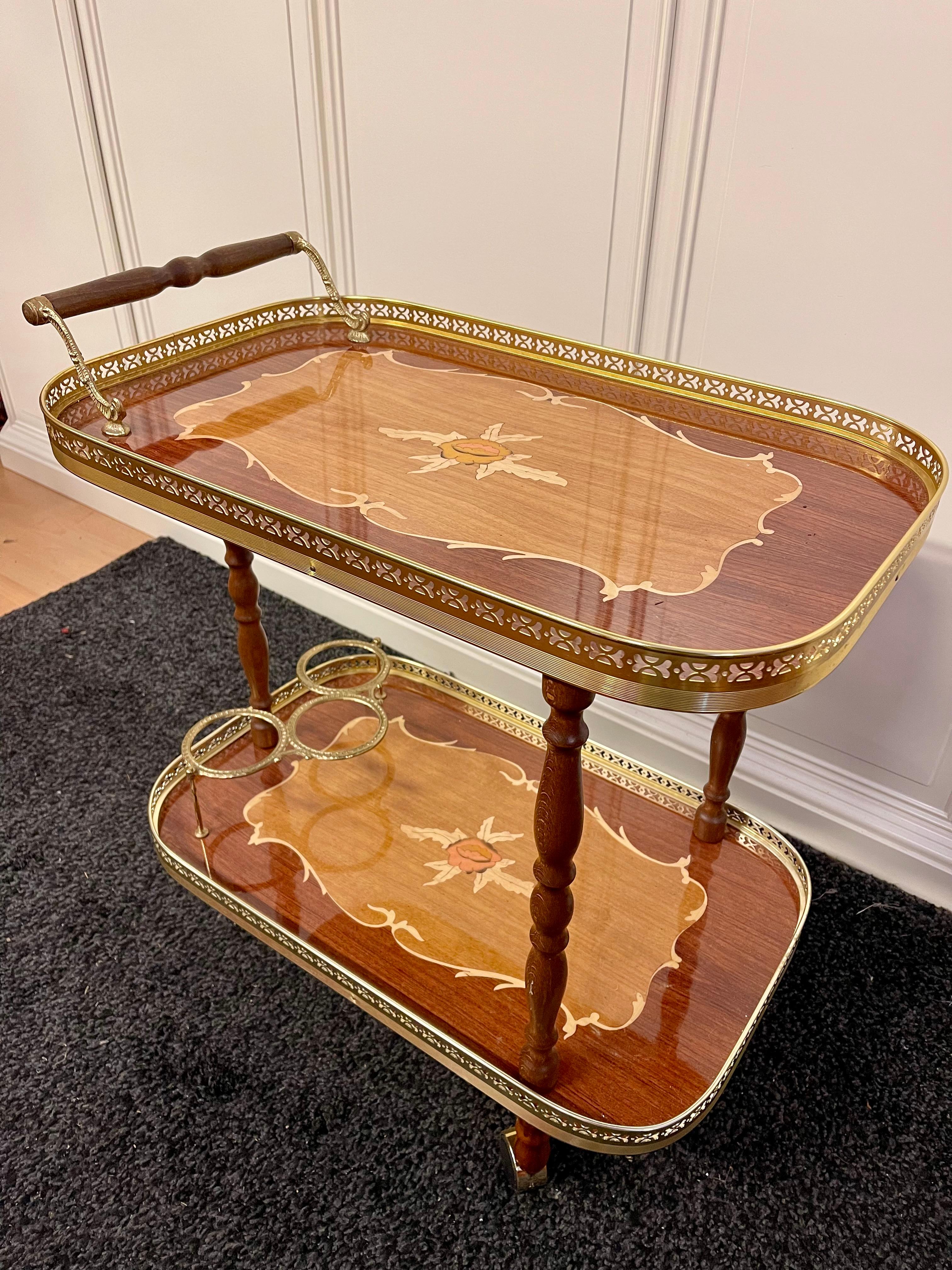 Intarsien-Barwagen Italienischer Jahrgang 2000 im Angebot 1