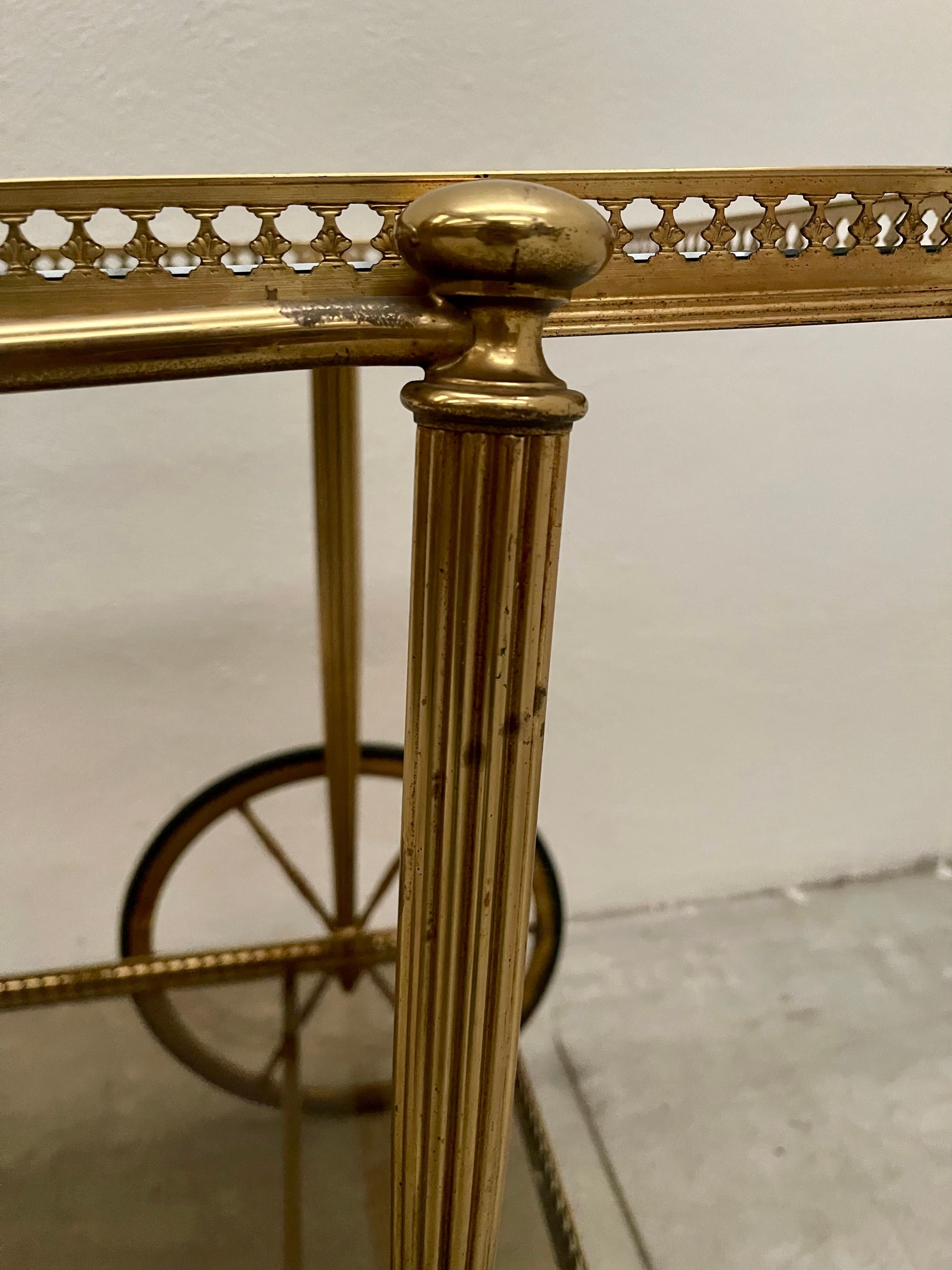 Carrello bar italiano in ottone e vetro del 1950 in vendita 3