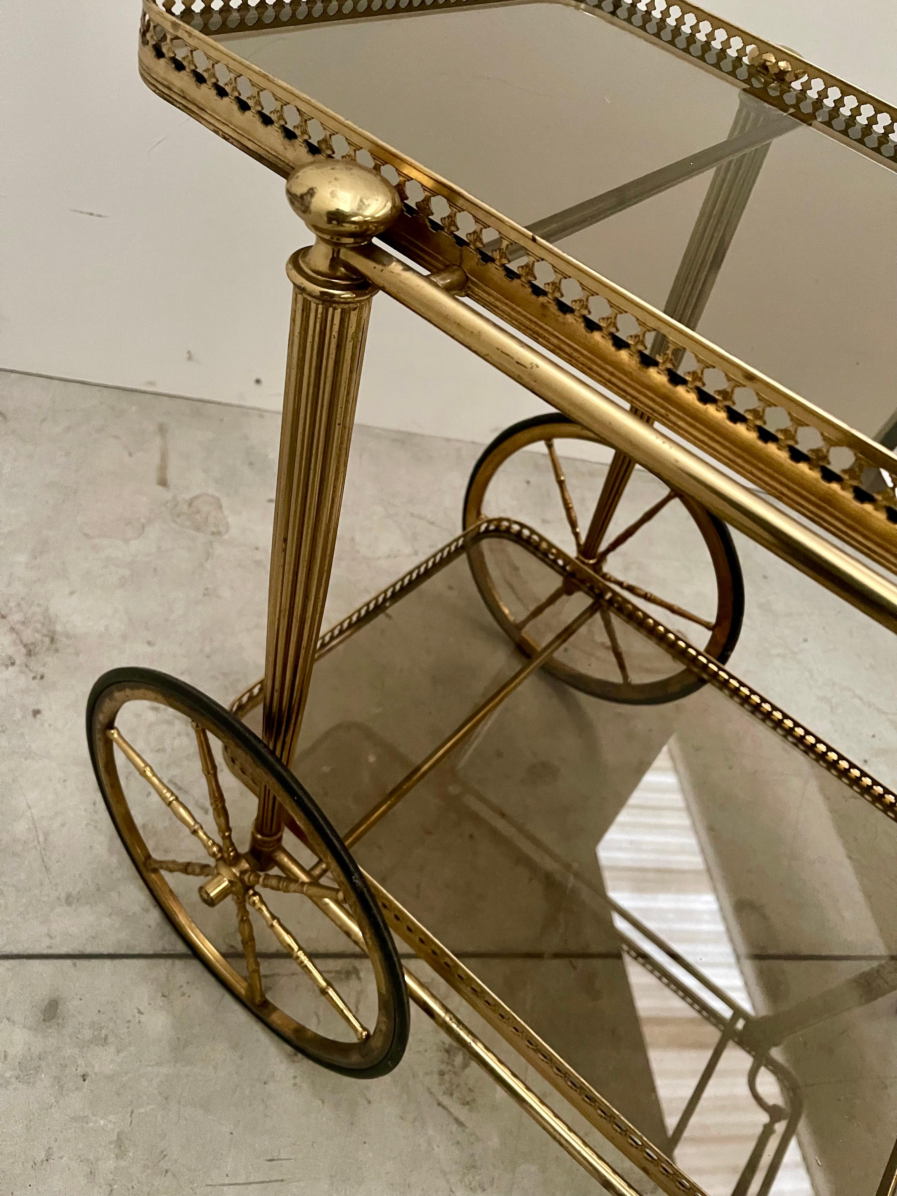 Carrello bar italiano in ottone e vetro del 1950 in vendita 5