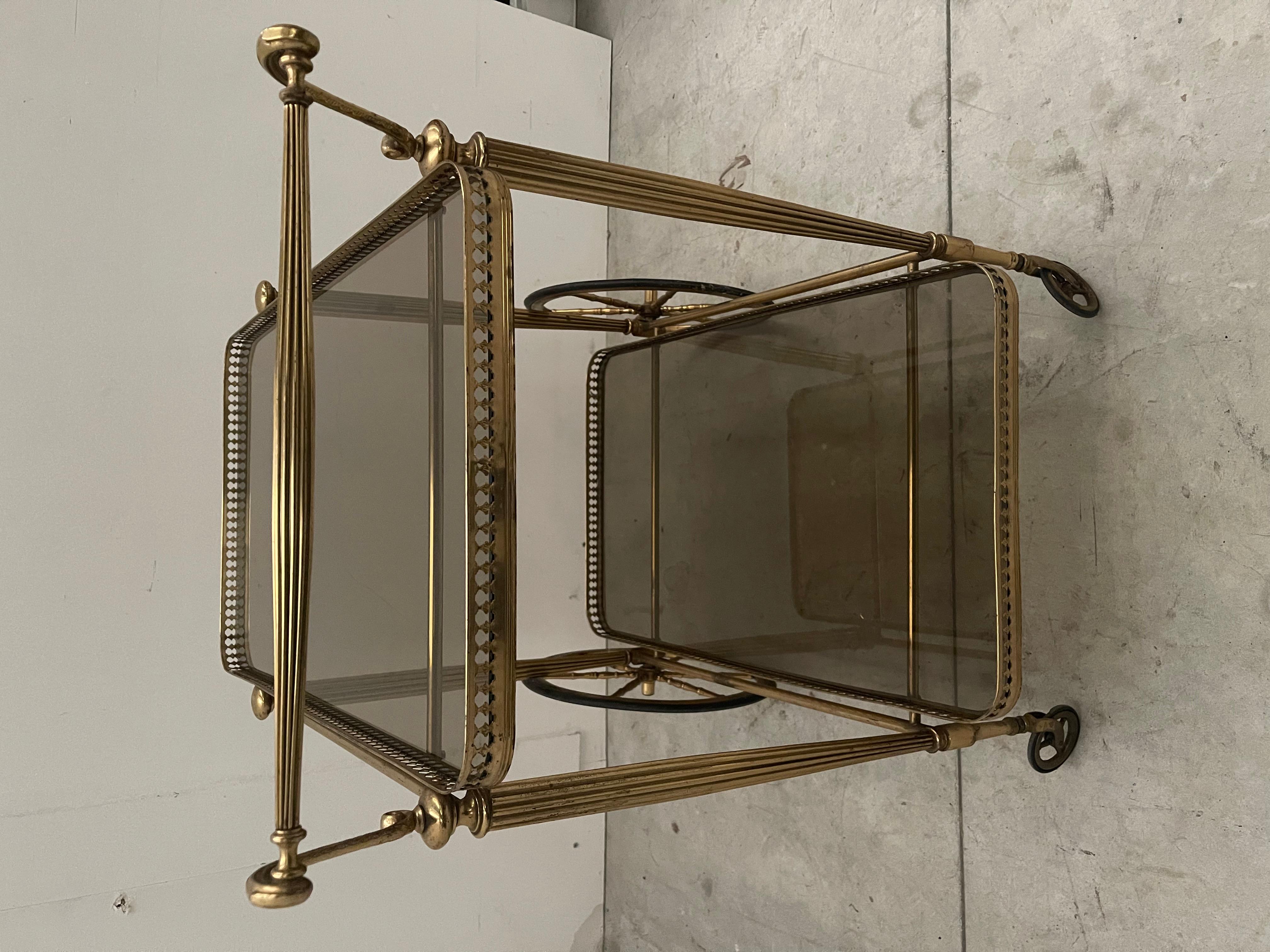 Mid-Century moderno Carrello bar italiano in ottone e vetro del 1950 in vendita