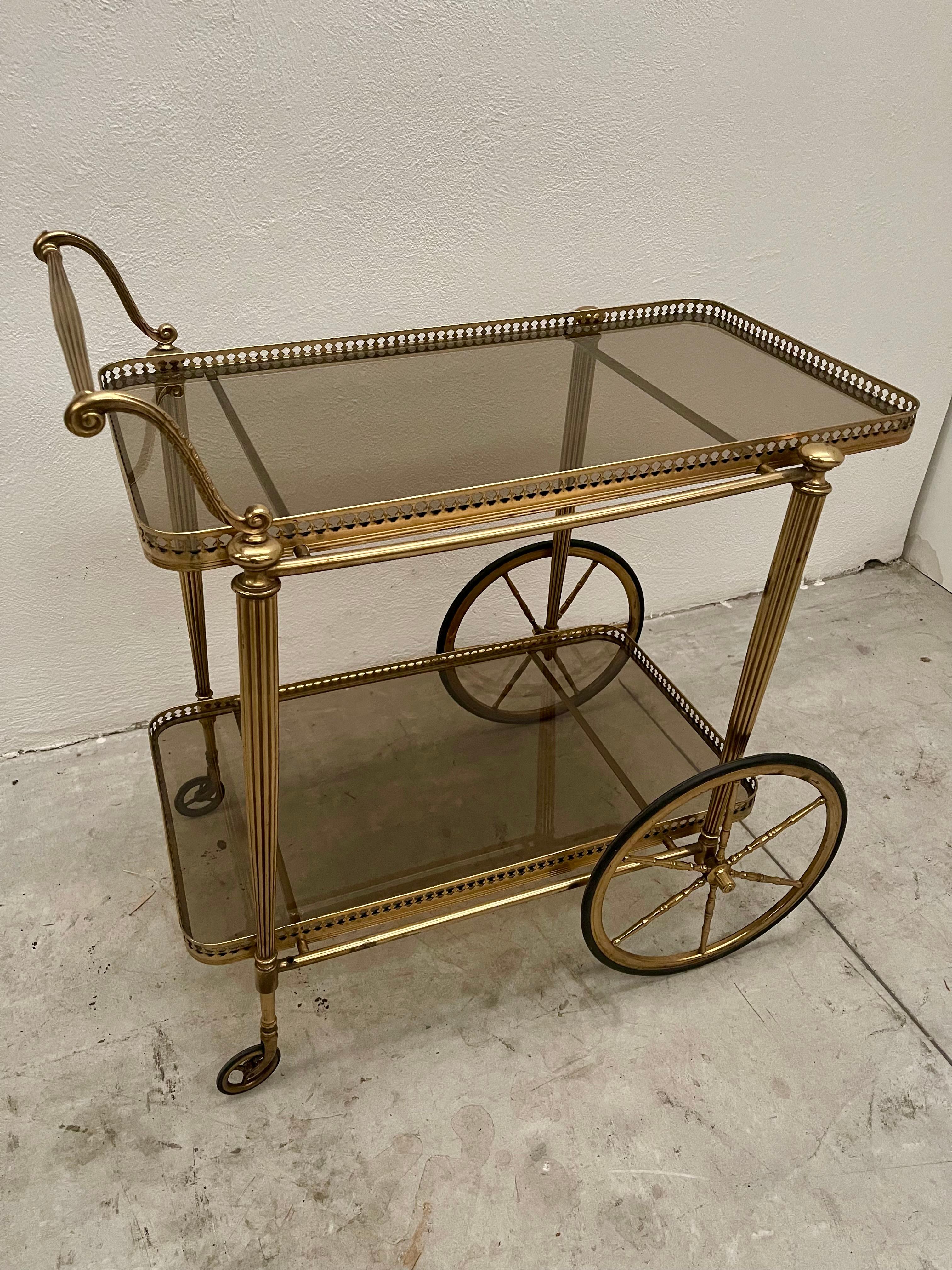 20th Century Carrello bar italiano in ottone e vetro del 1950 in vendita