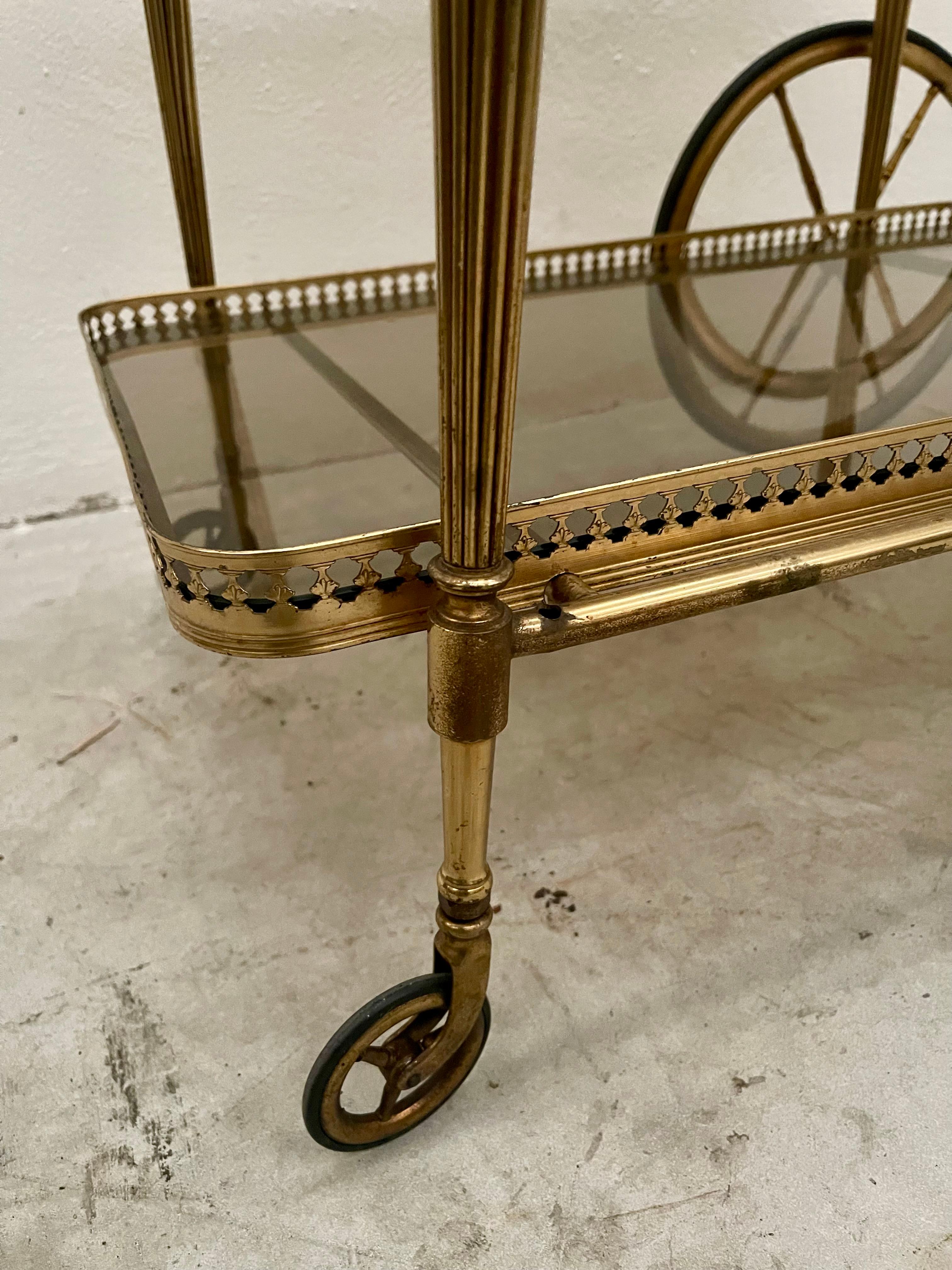 Carrello bar italiano in ottone e vetro del 1950 in vendita 1