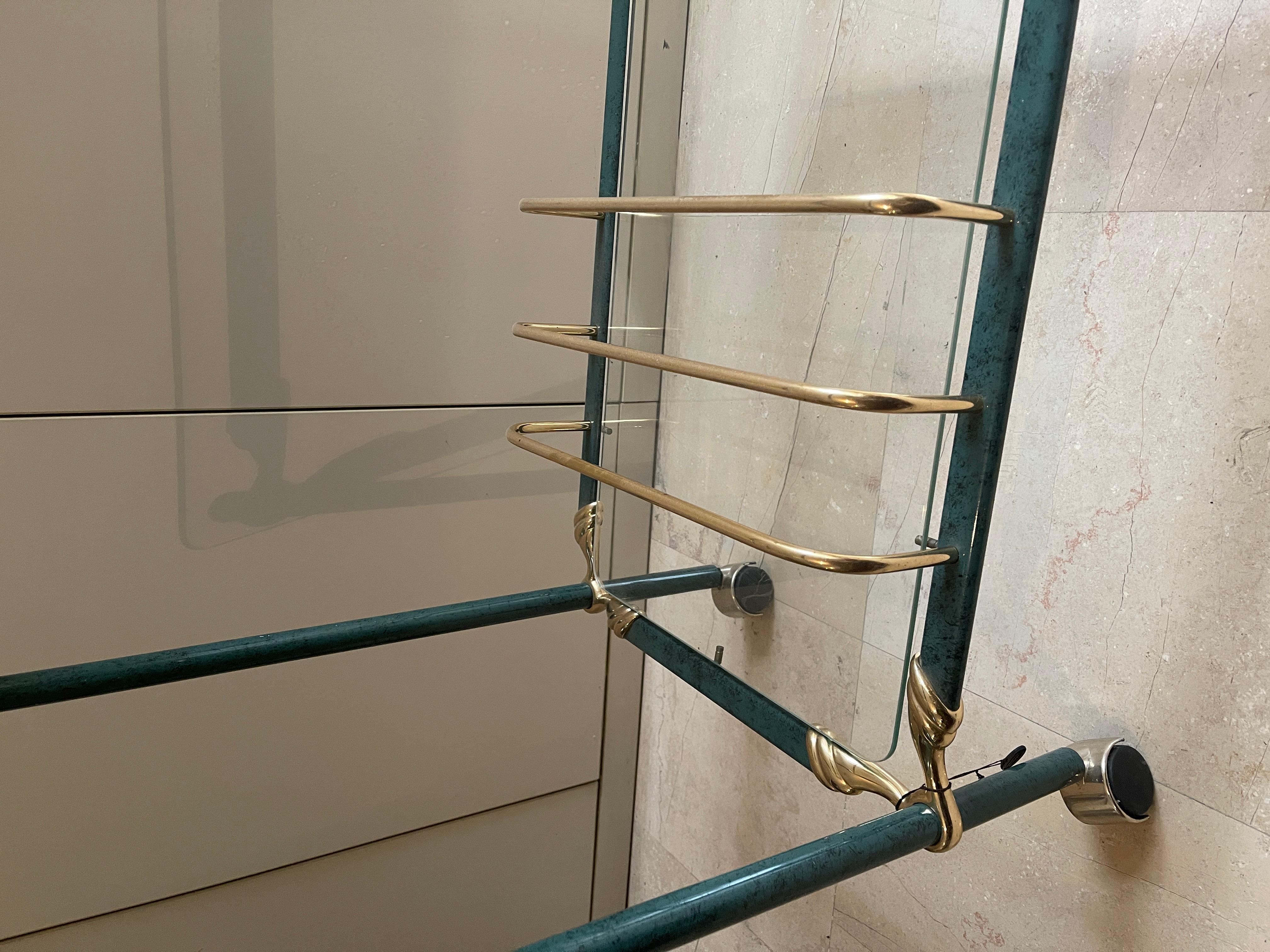 Carrello bar italiano vintage anni '50 in metallo verde e ottone en Bueno estado para la venta en Cantù, IT