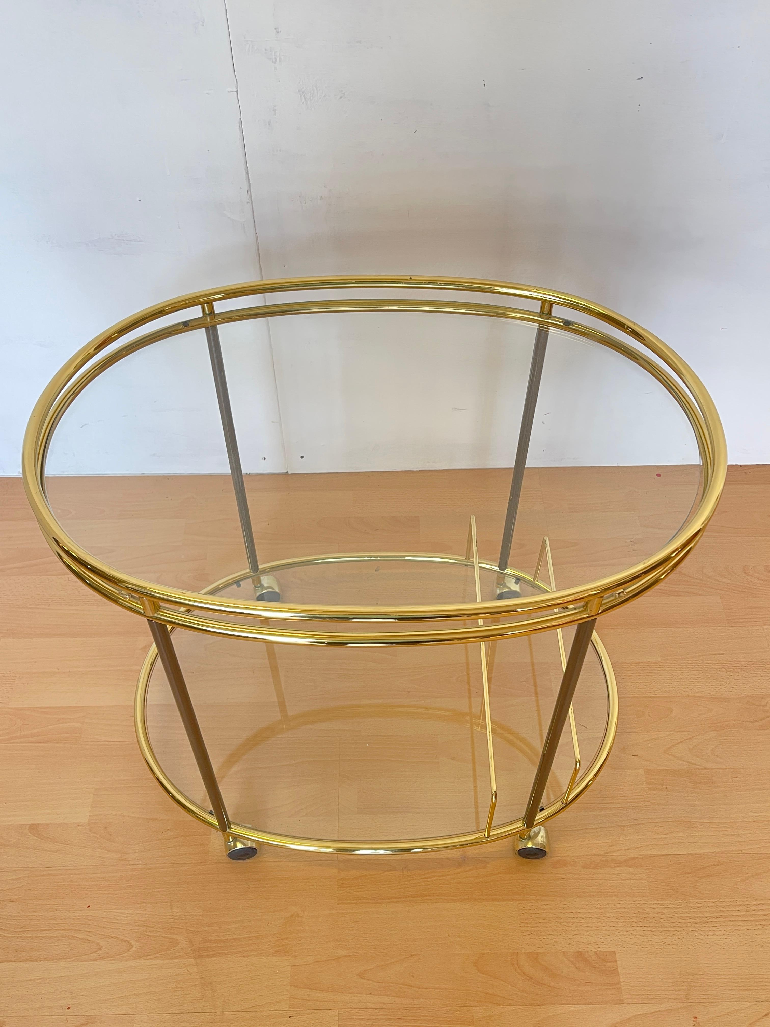 Chariot de bar en laiton et verre du milieu du siècle, 1970 en vente 2