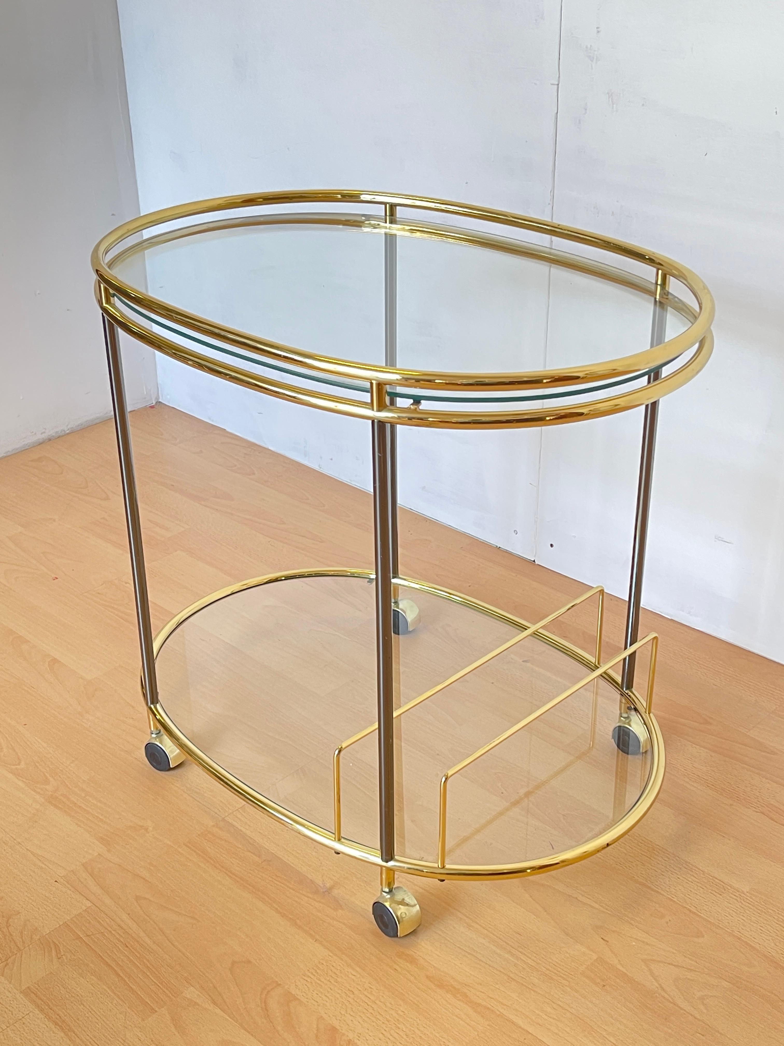 Chariot de bar en laiton et verre du milieu du siècle, 1970 en vente 3