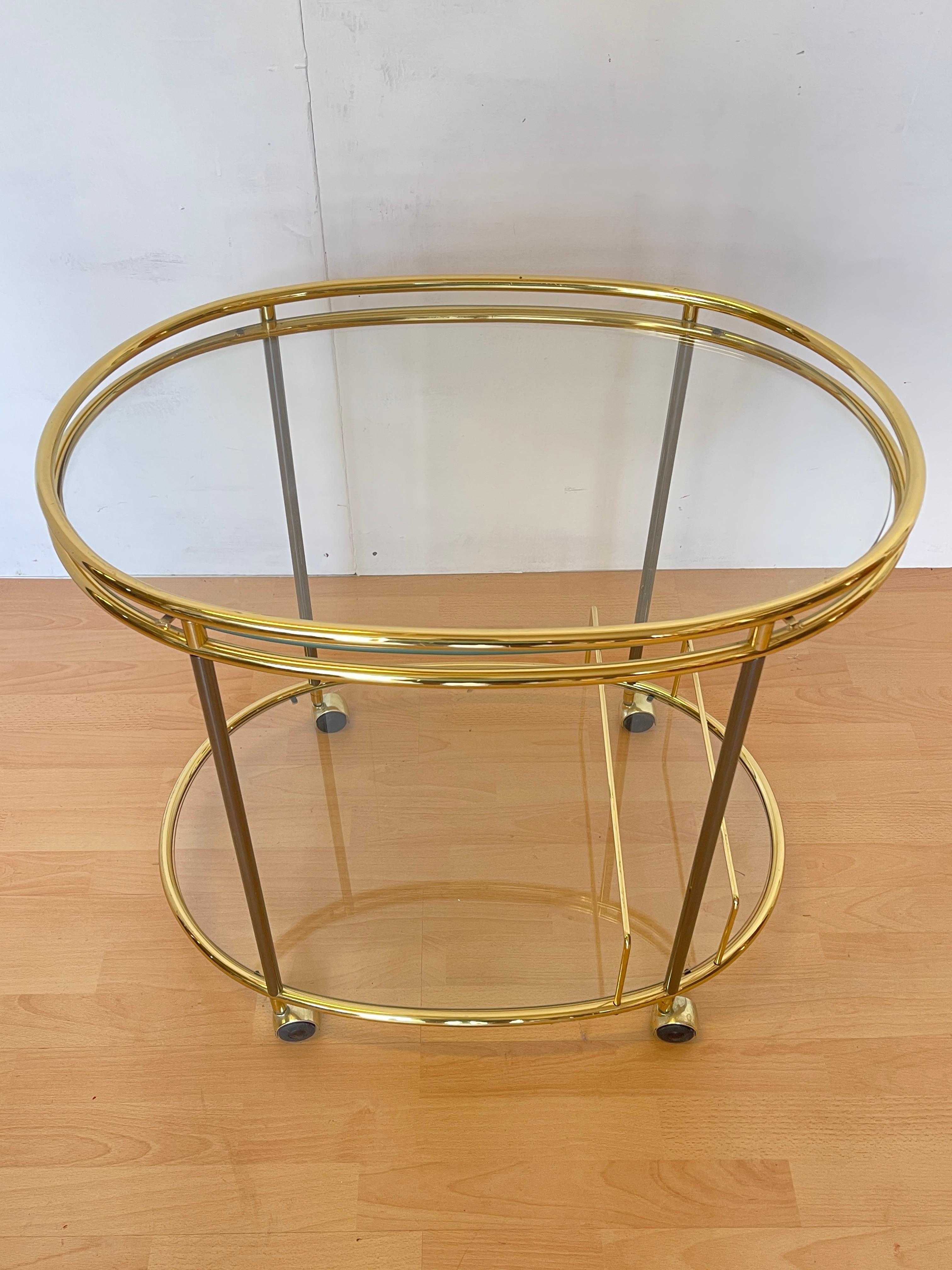 Autre Chariot de bar en laiton et verre du milieu du siècle, 1970 en vente